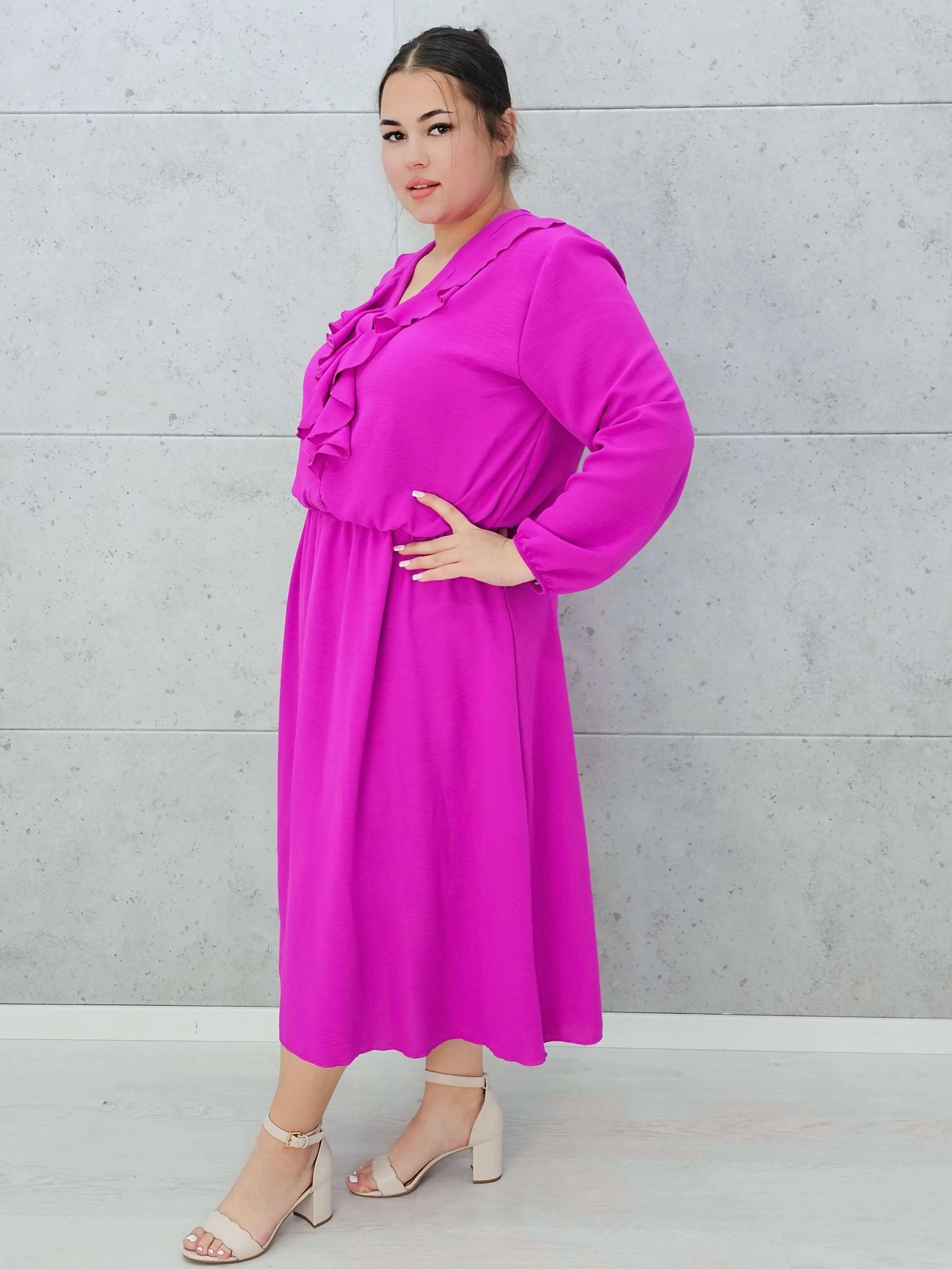 Elegancka sukienka z żabotem  w kolorach Stylowa XL