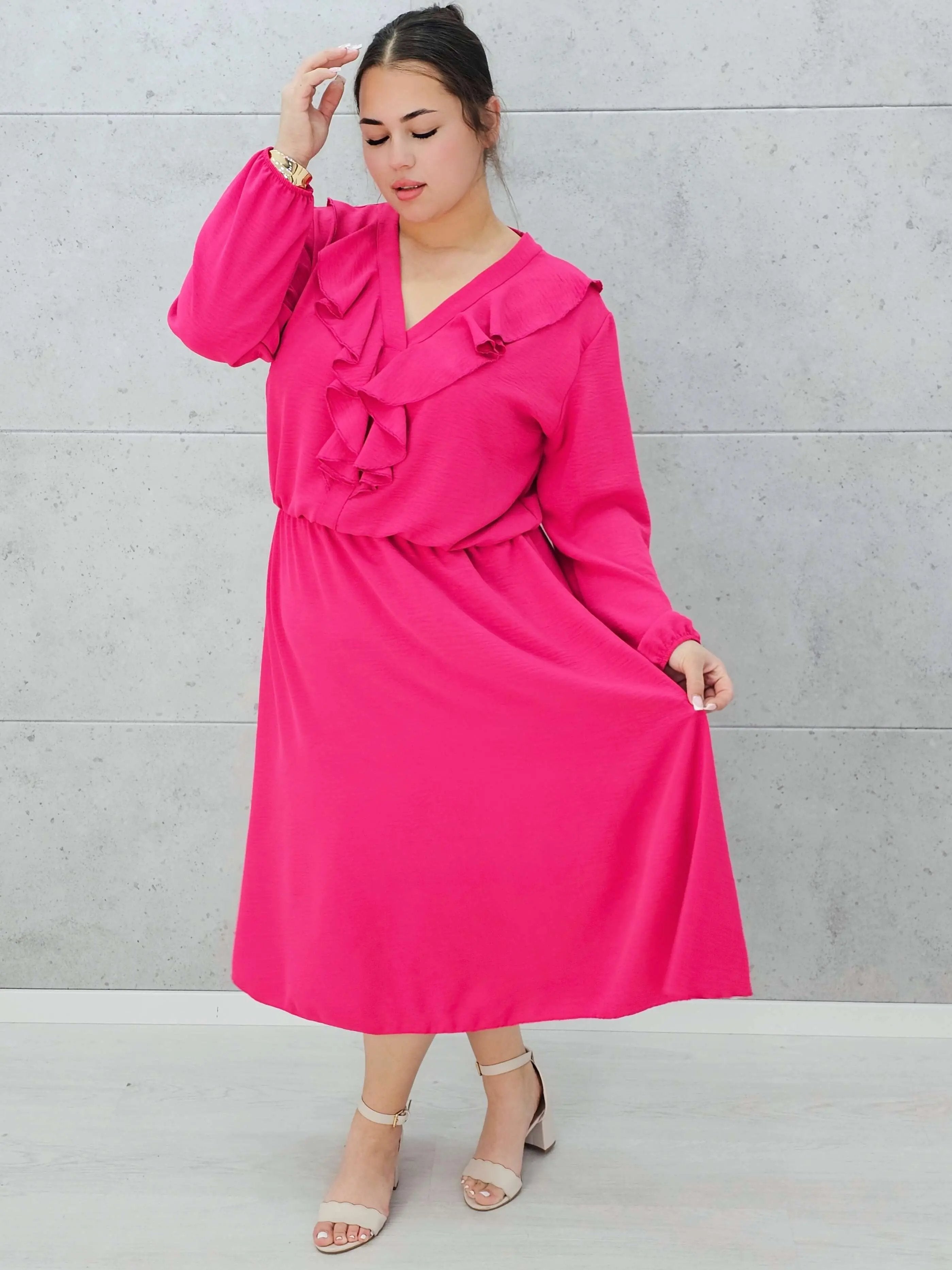 Elegancka sukienka z żabotem  w kolorach Stylowa XL