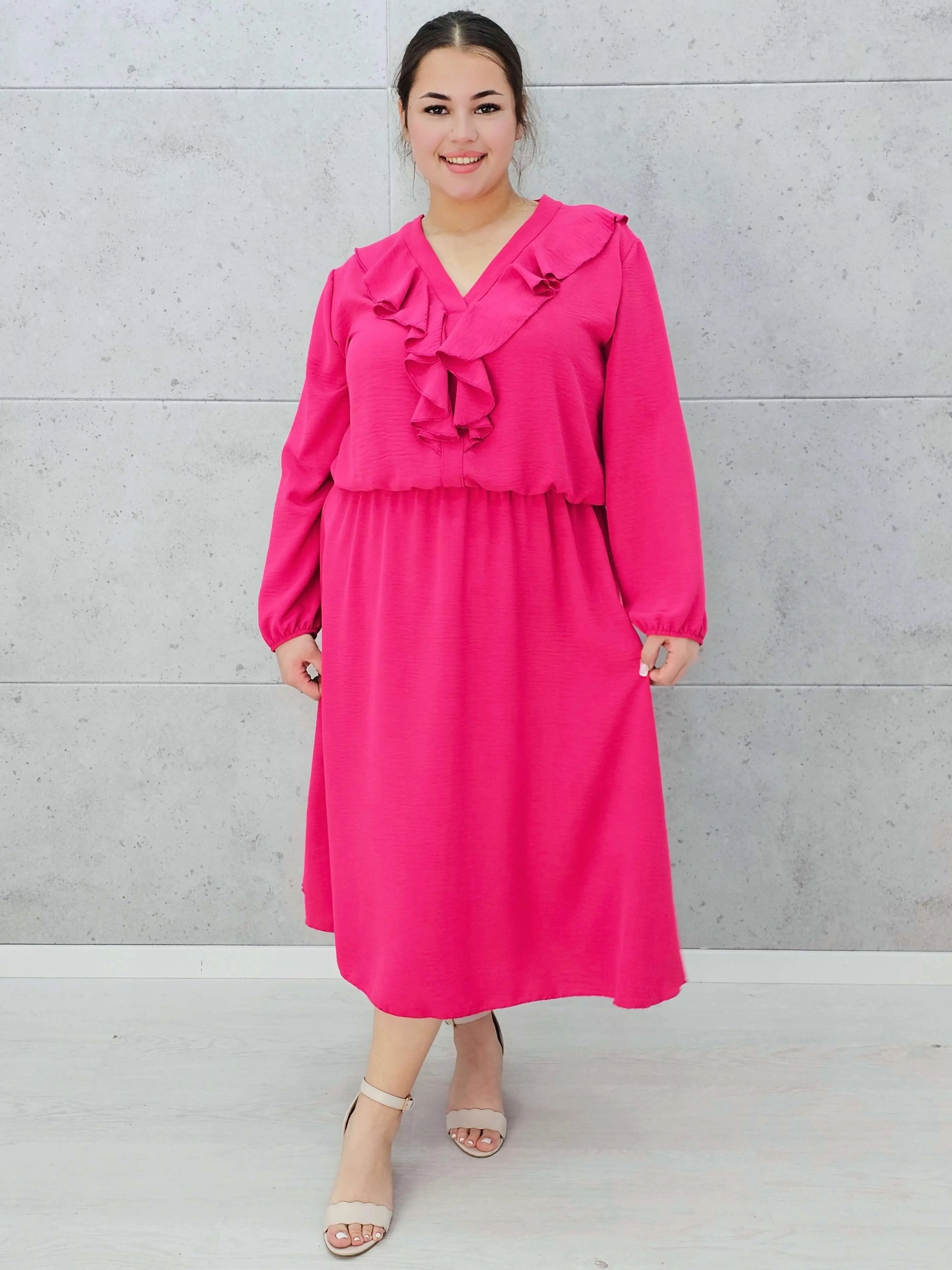 Elegancka sukienka z żabotem  w kolorach Stylowa XL