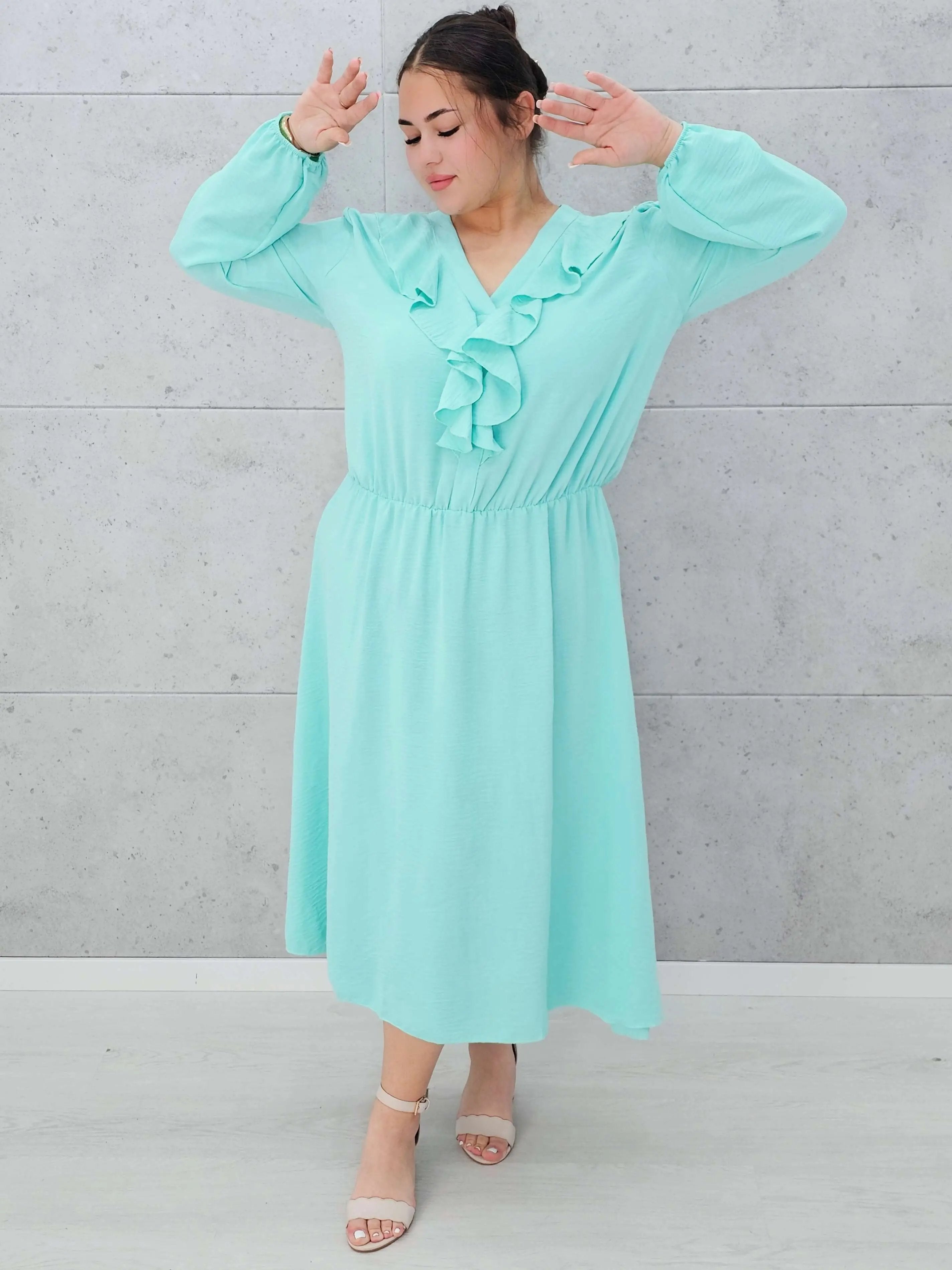 Elegancka sukienka z żabotem  w kolorach Stylowa XL