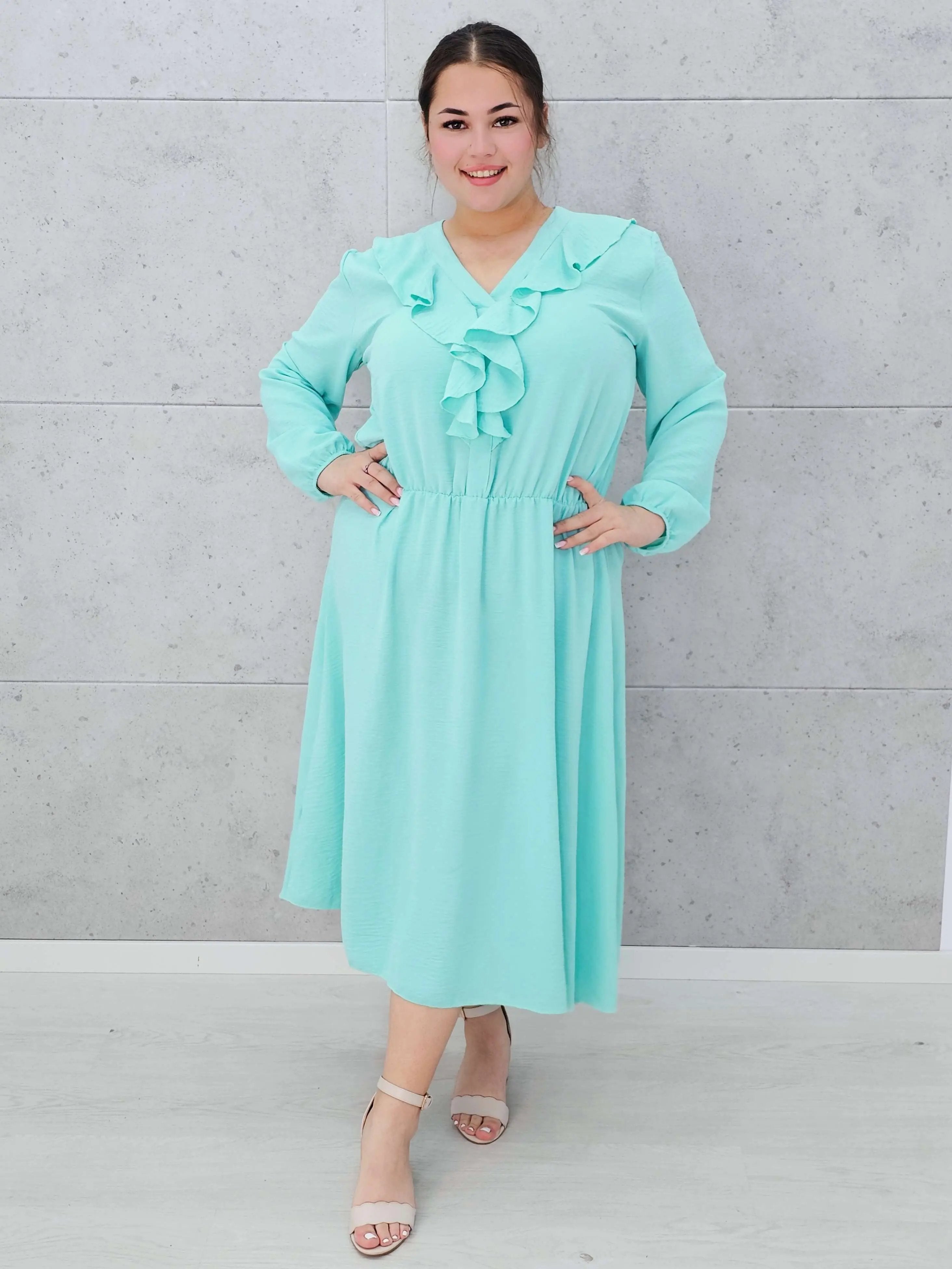 Elegancka sukienka z żabotem  w kolorach Stylowa XL