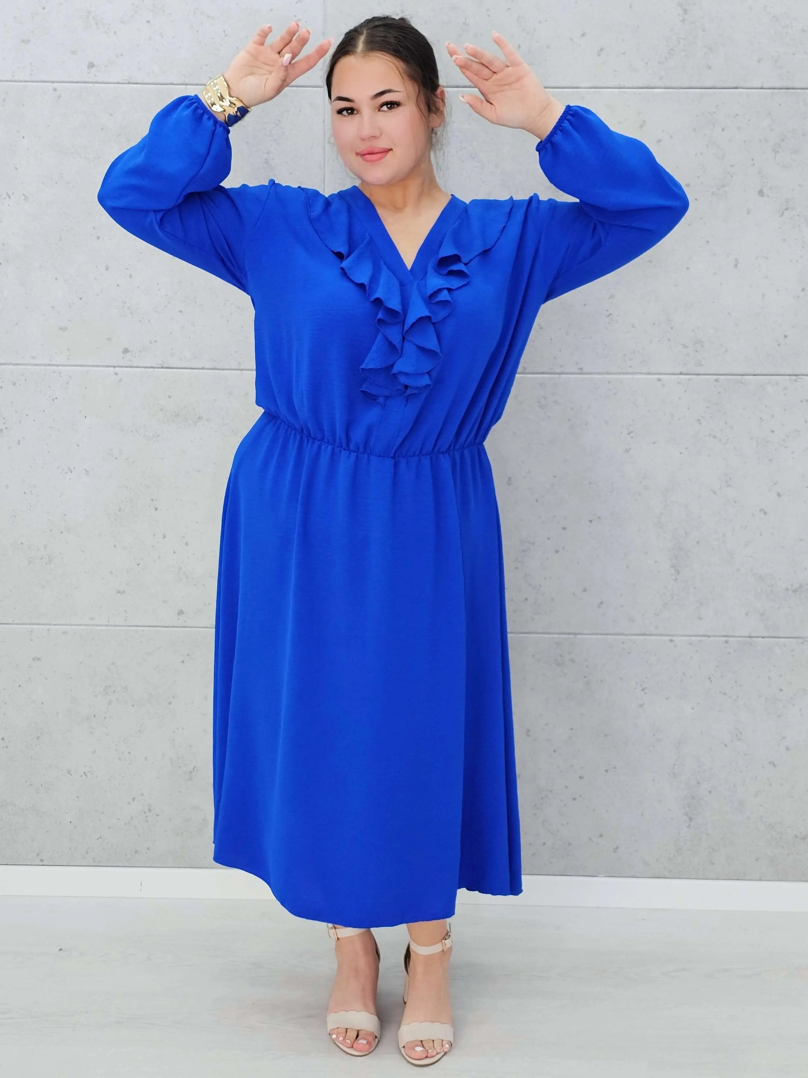 Elegancka sukienka z żabotem  w kolorach Stylowa XL