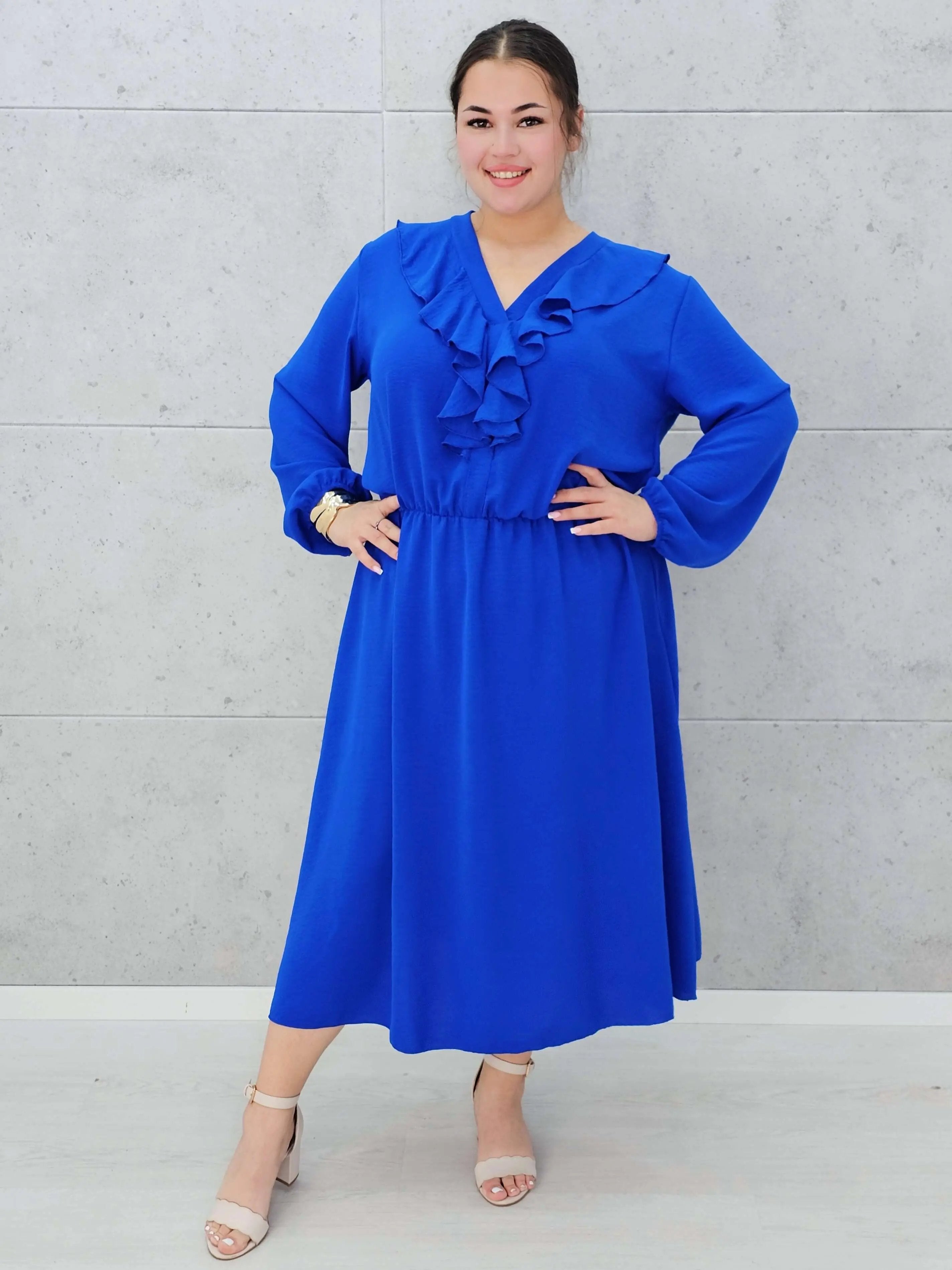 Elegancka sukienka z żabotem  w kolorach Stylowa XL