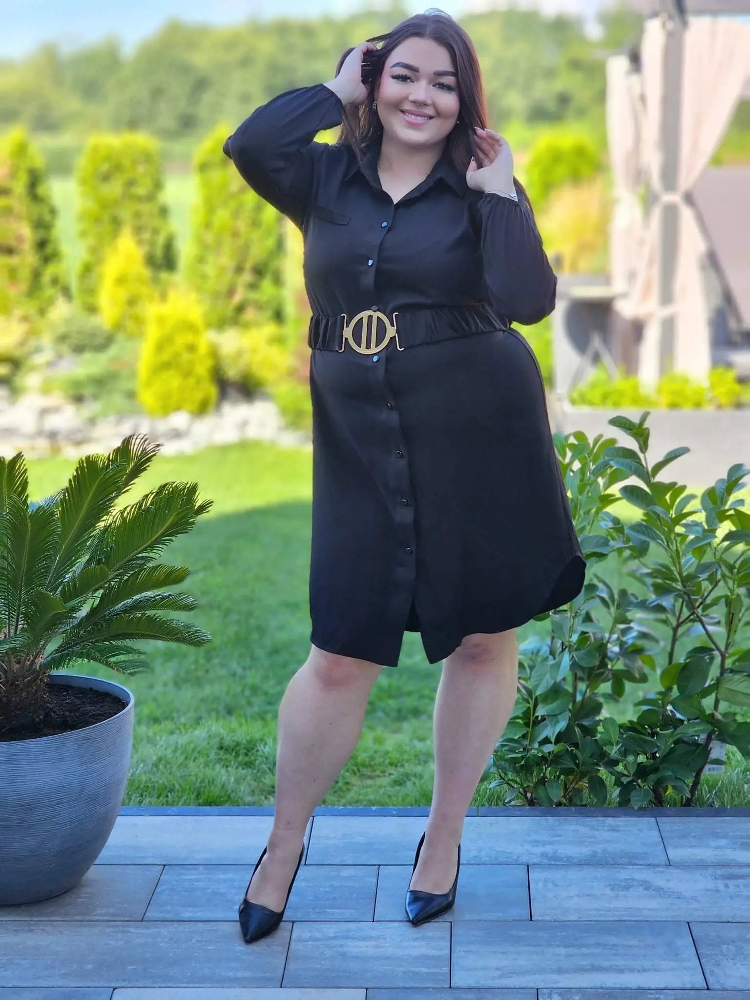 Elegancka sukienka zapinana na guziczki, pasek ozdobny Stylowa XL