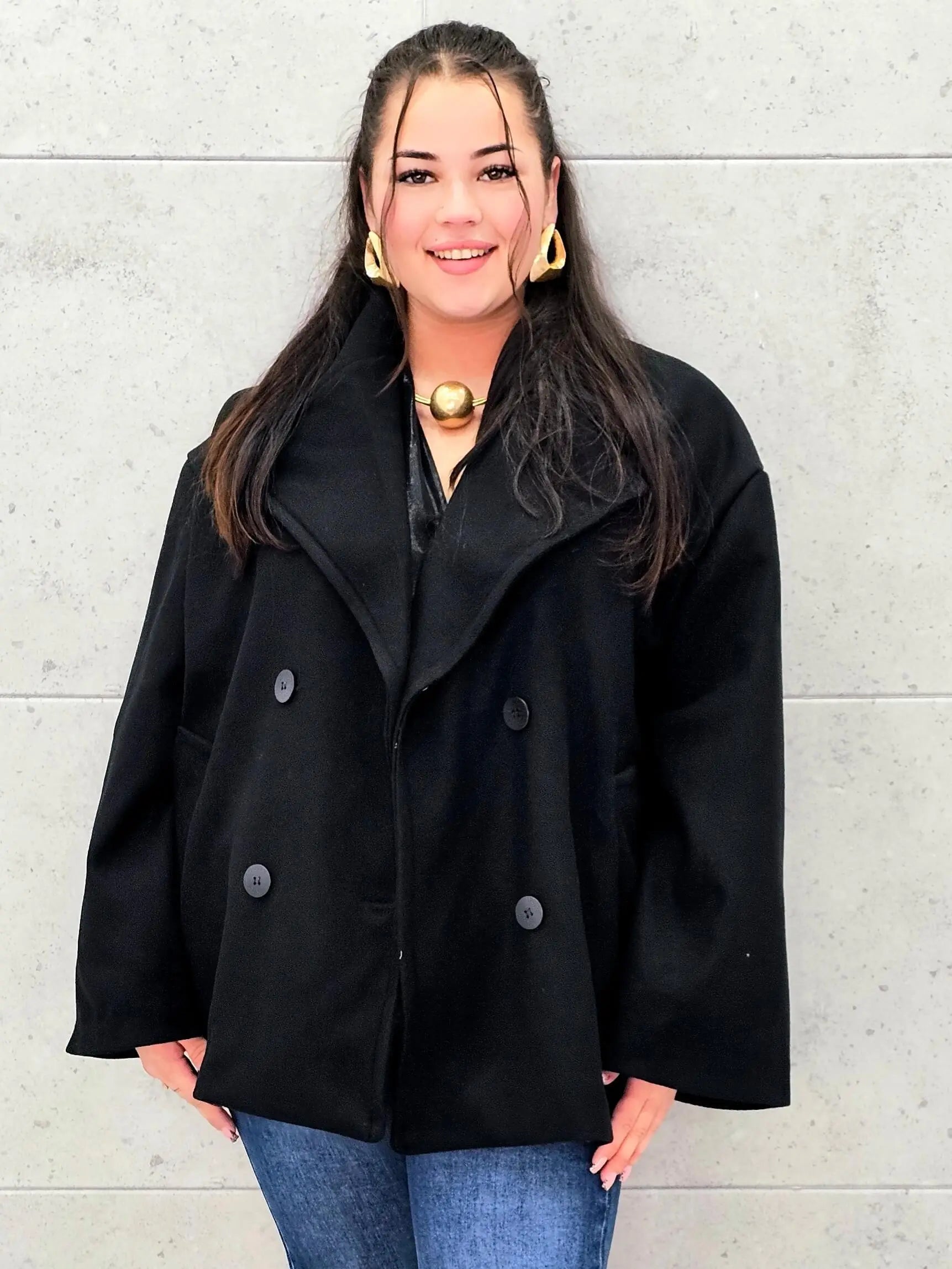 Elegancki płaszcz plus size – klasyczny fason na chłodniejsze dni Stylowa XL