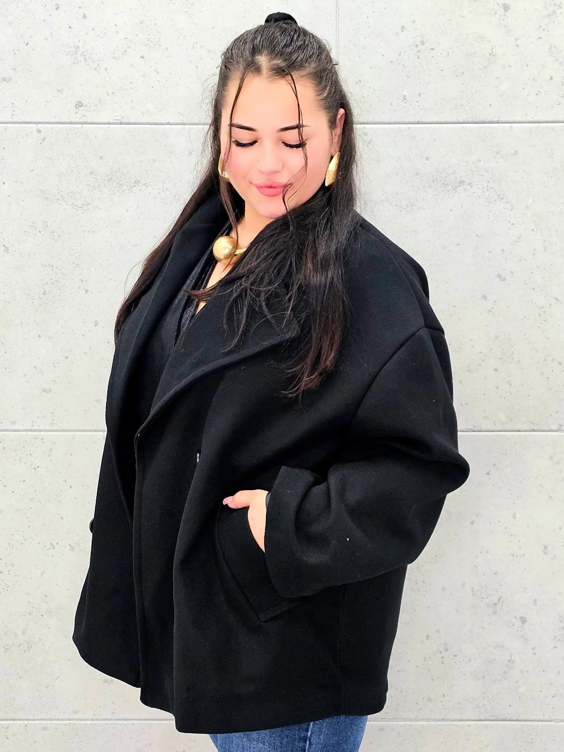 Elegancki płaszcz plus size – klasyczny fason na chłodniejsze dni Stylowa XL