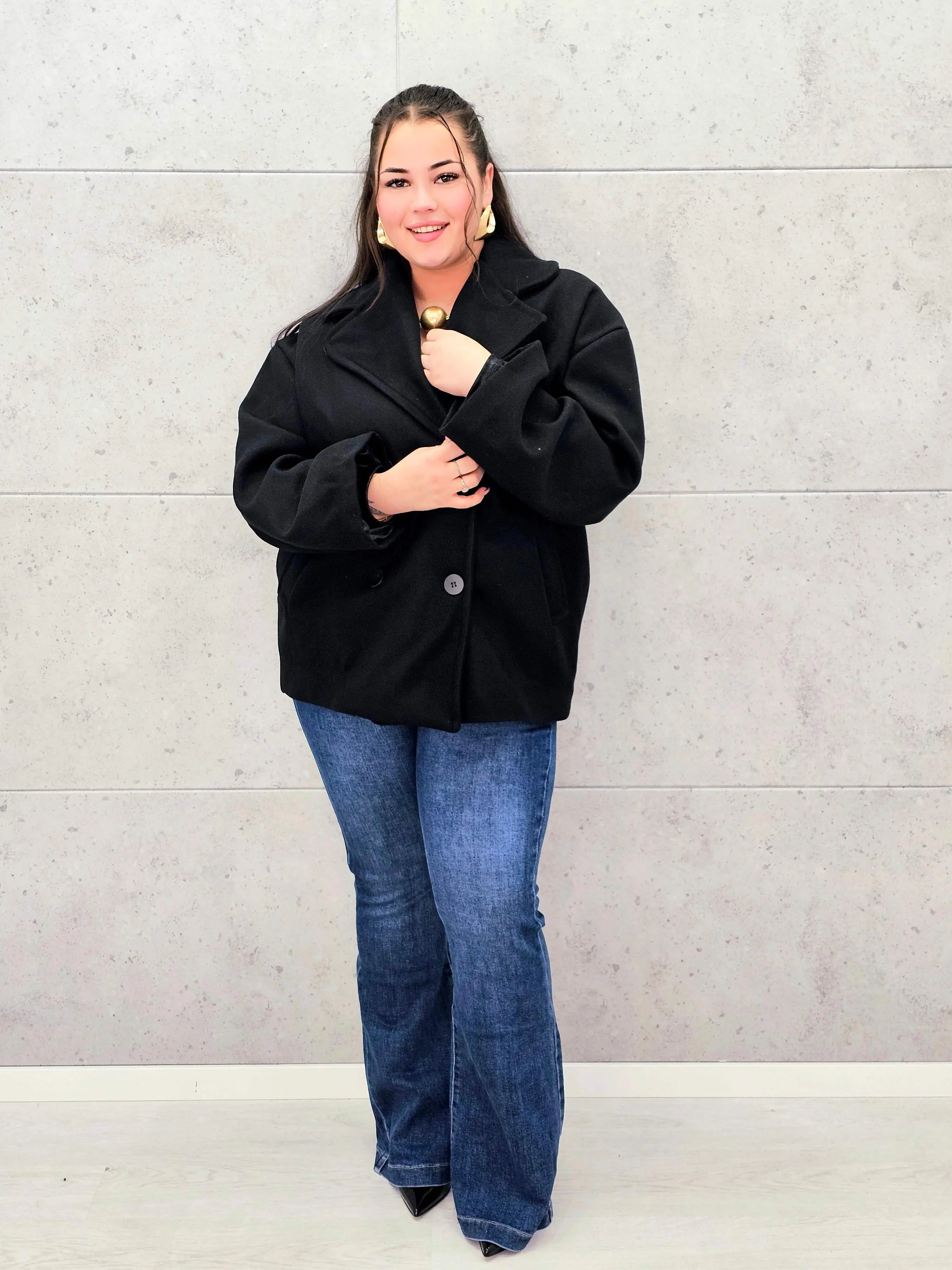 Elegancki płaszcz plus size – klasyczny fason na chłodniejsze dni Stylowa XL