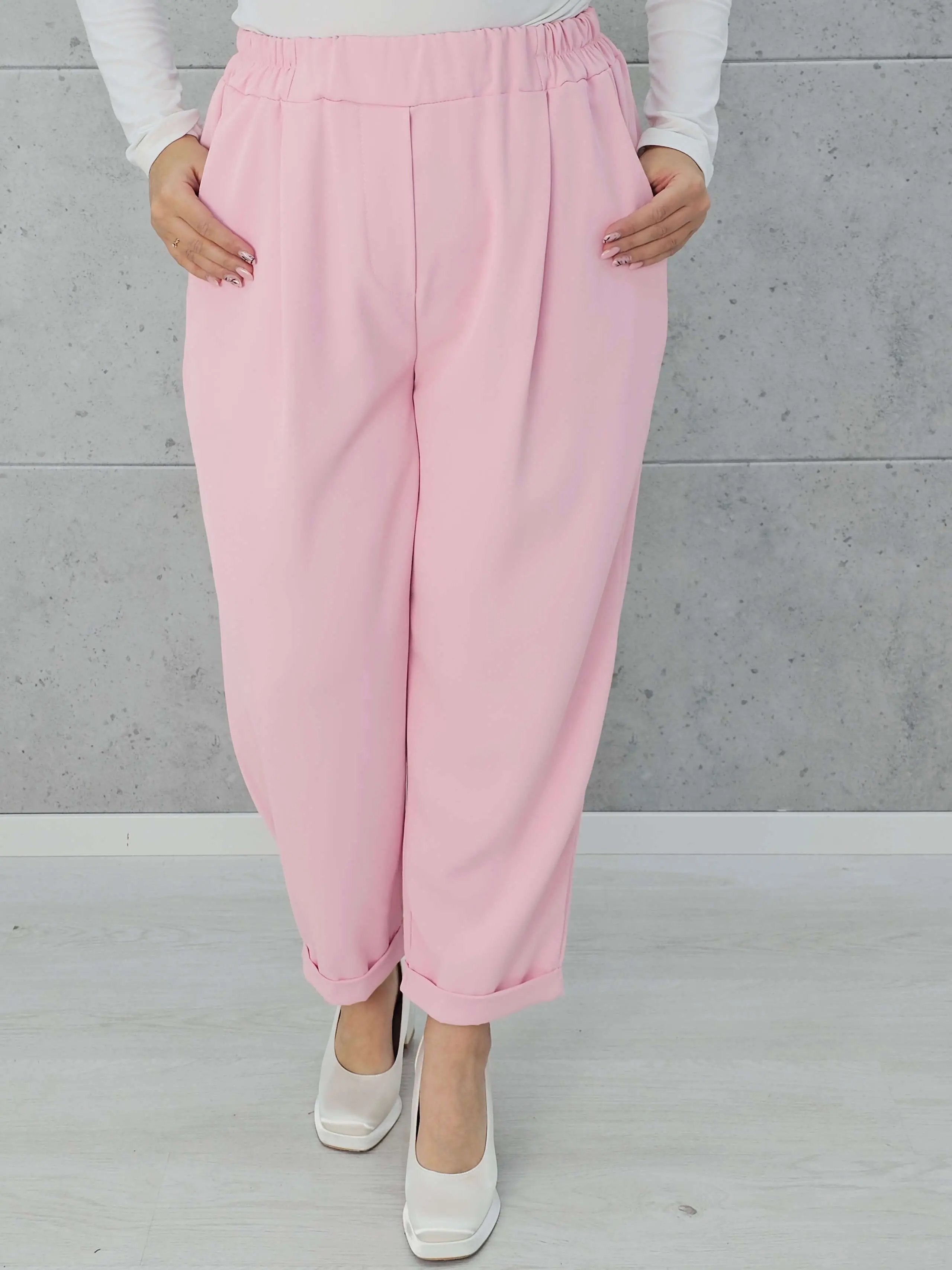 Eleganckie spodnie z luźnym fasonem Stylowa XL