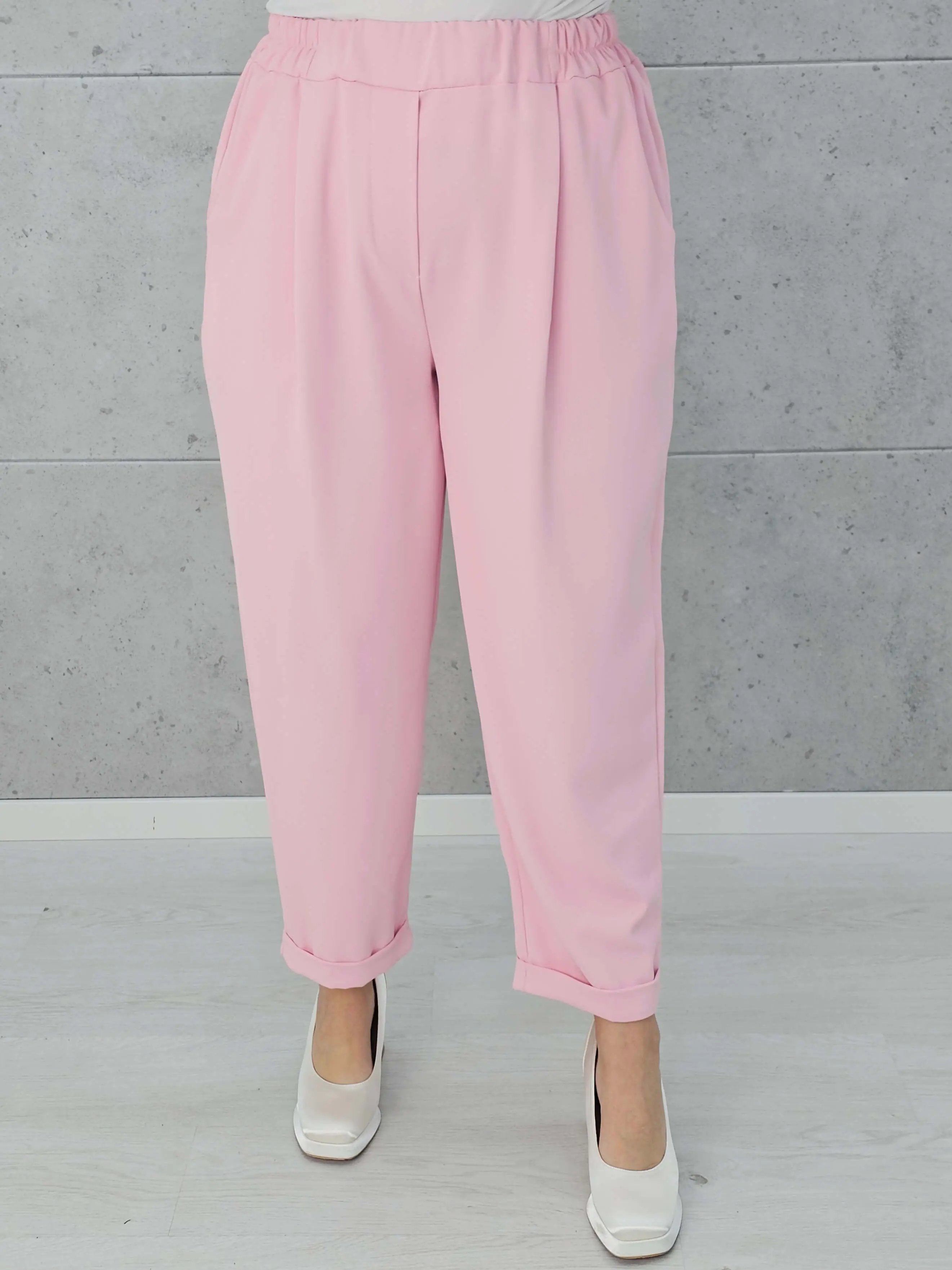 Eleganckie spodnie z luźnym fasonem Stylowa XL