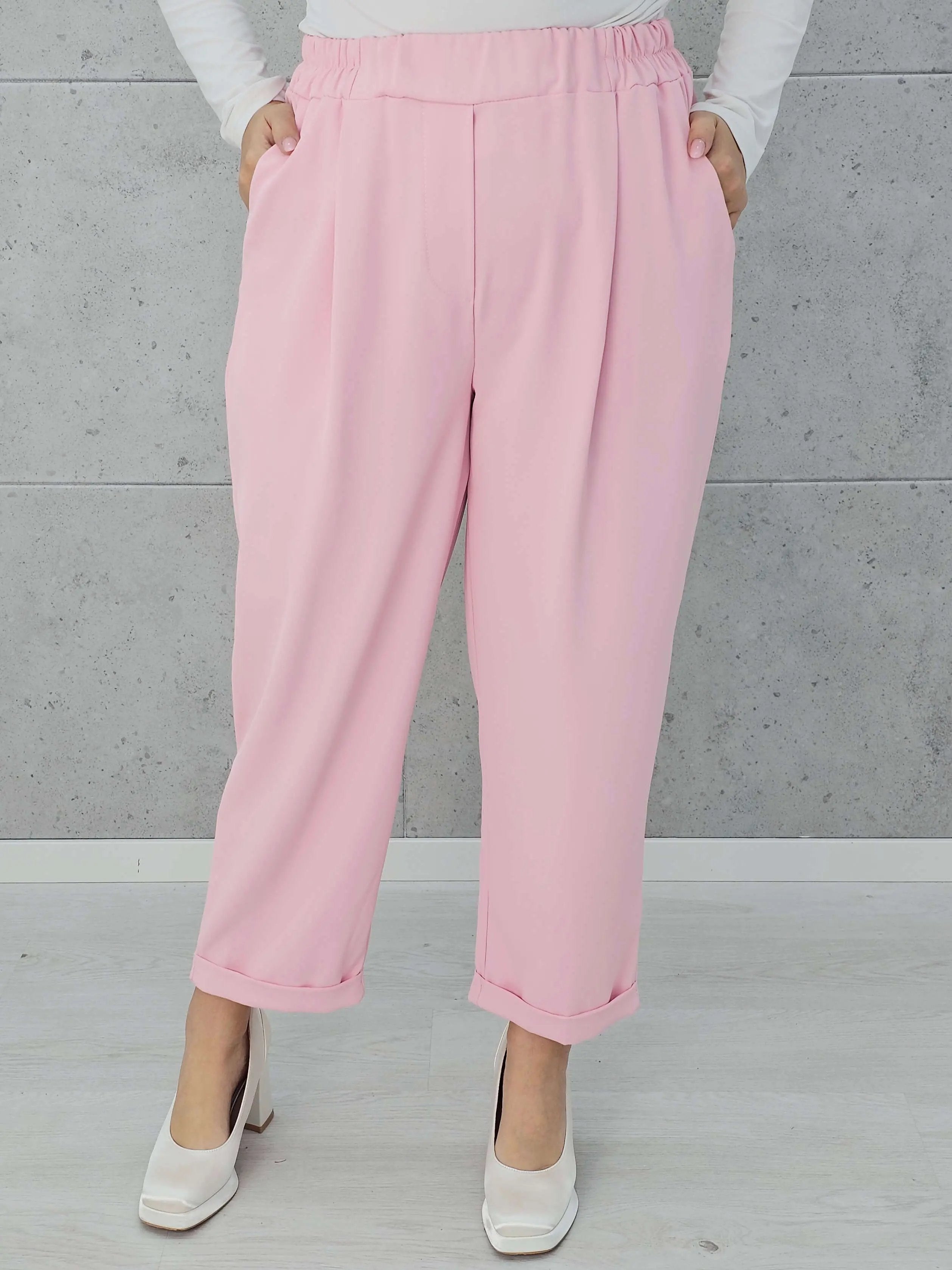 Eleganckie spodnie z luźnym fasonem Stylowa XL