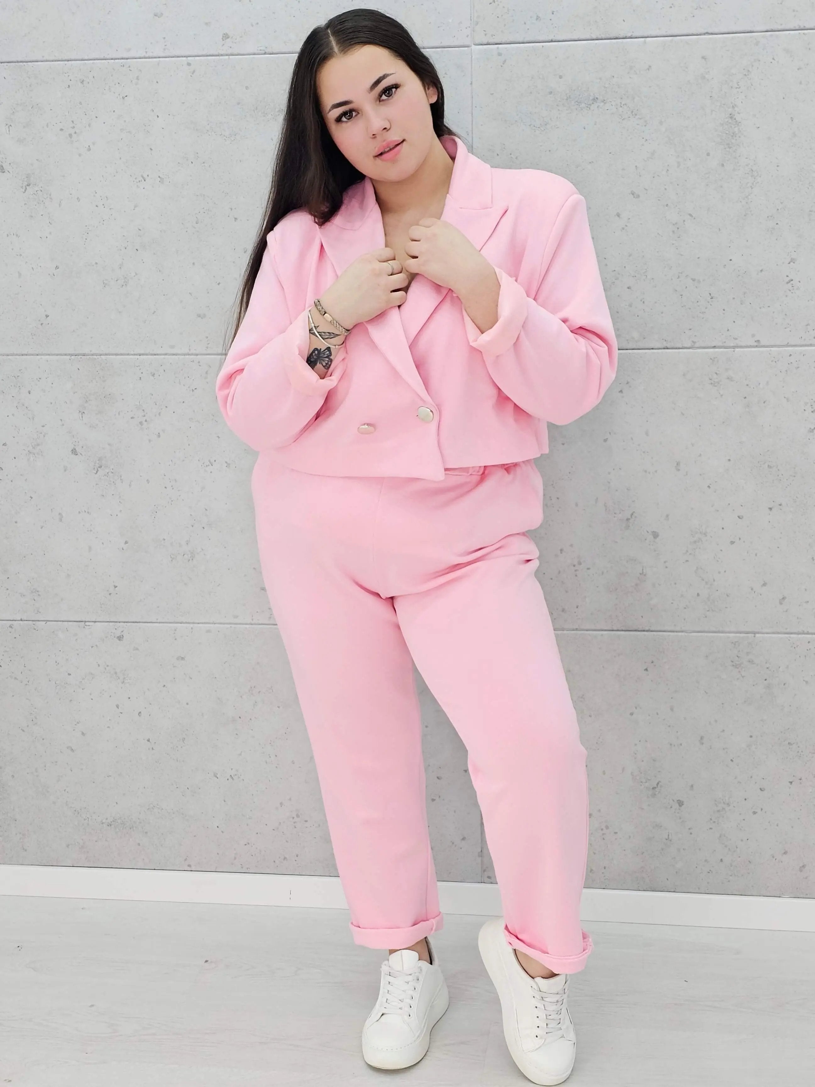 Garnitur „Soft Confidence” – subtelność w nowoczesnym wydaniu Stylowa XL