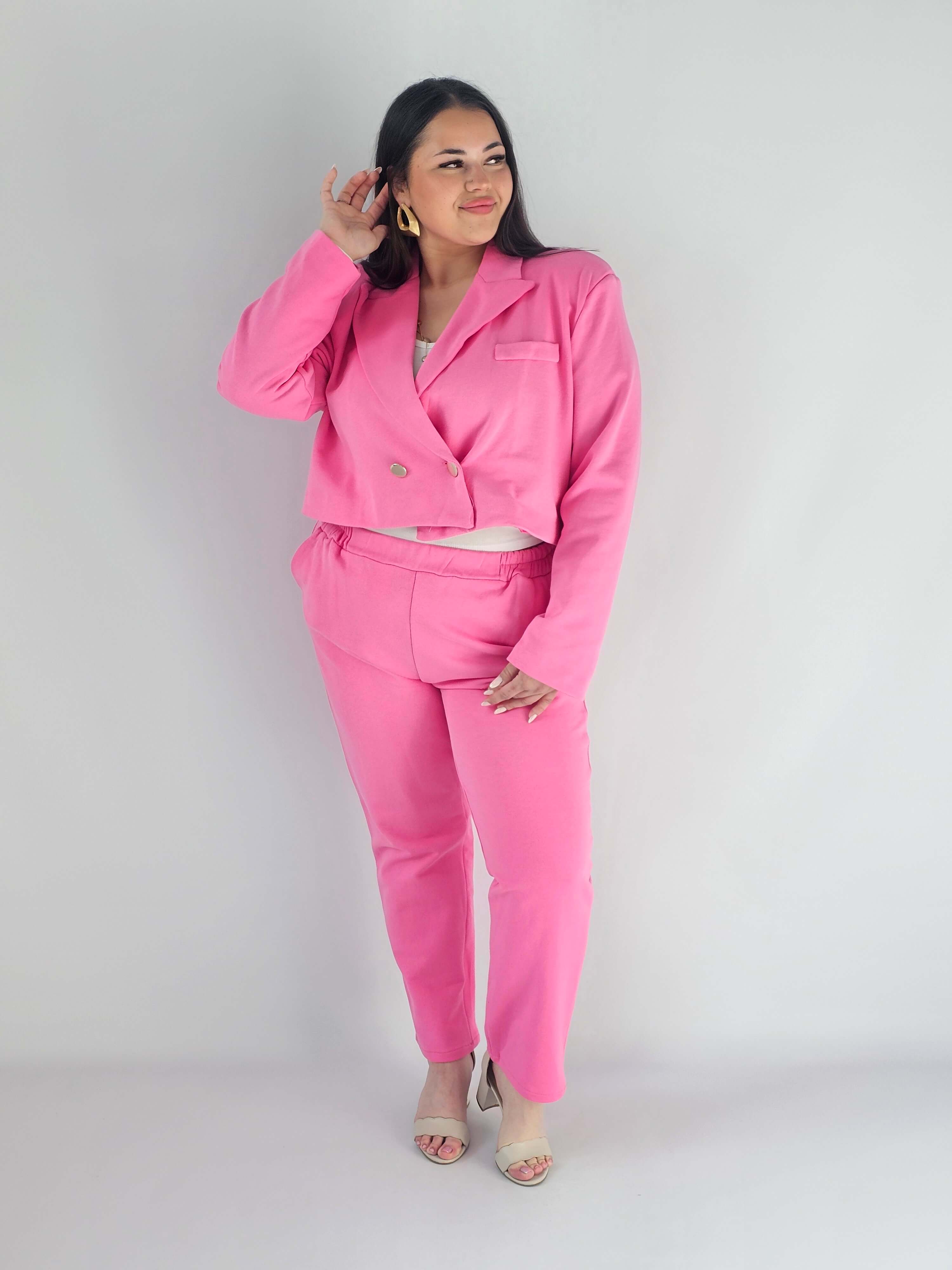 Garnitur plus size z krótką marynarką i spodniami XXL Stylowa XL