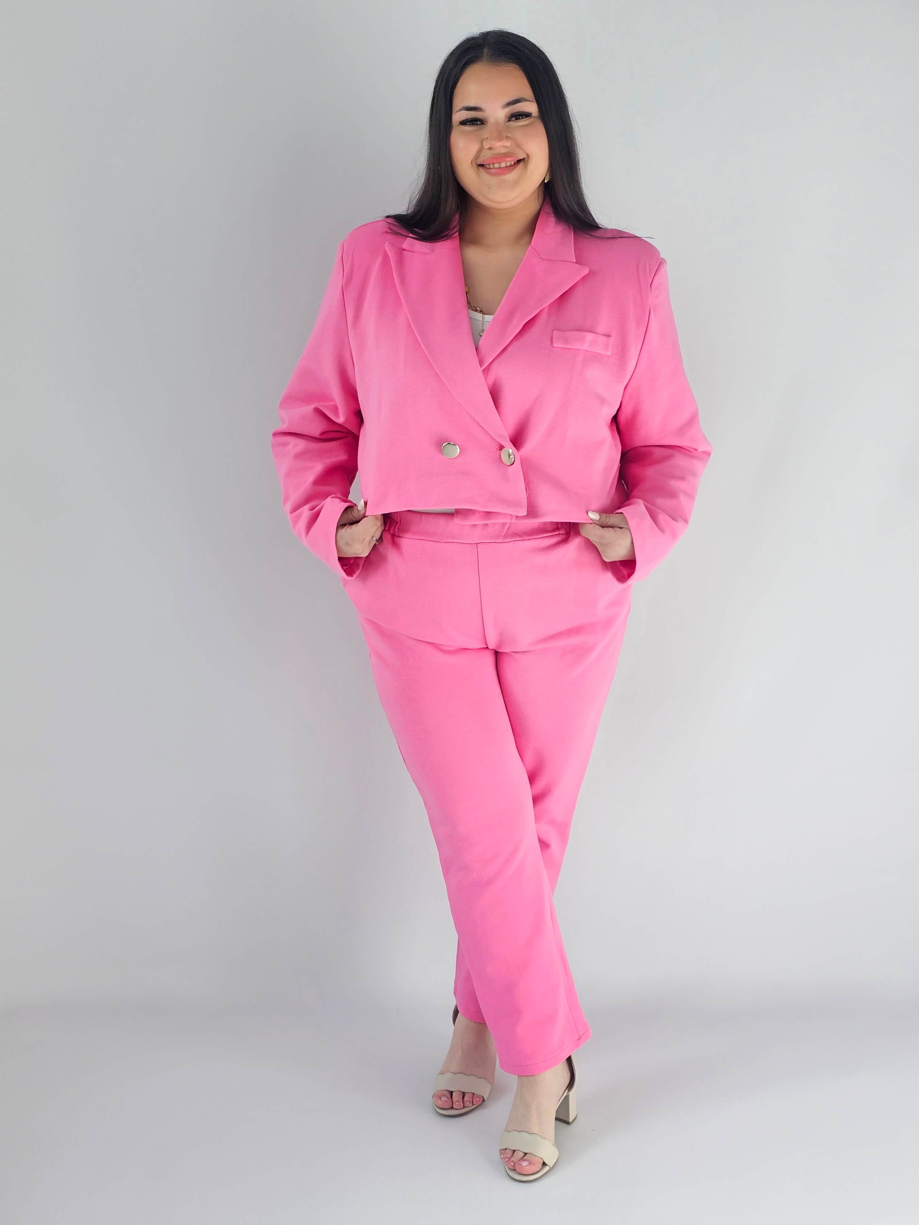 Garnitur plus size z krótką marynarką i spodniami XXL Stylowa XL