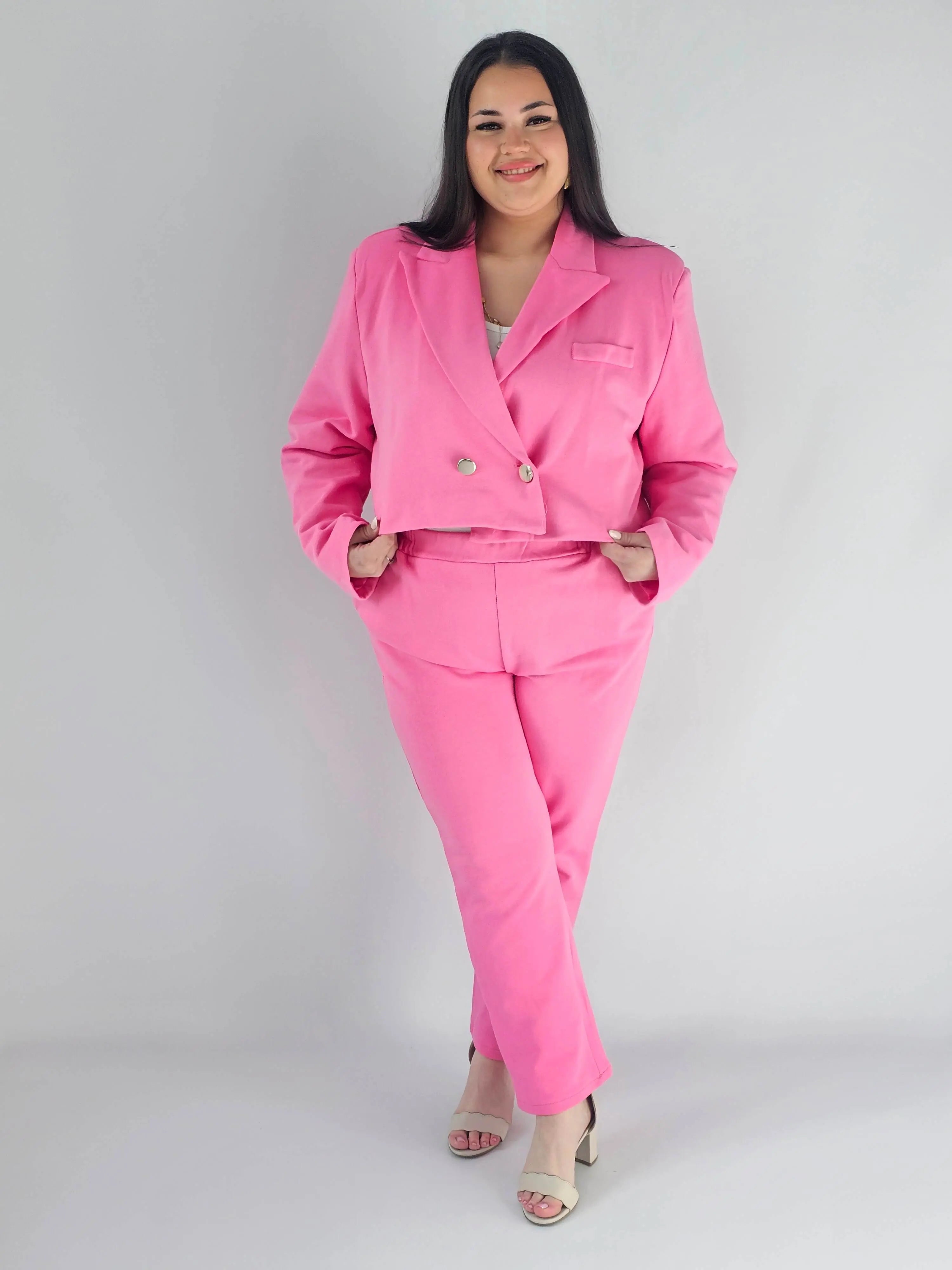 Garnitur plus size z krótką marynarką i spodniami XXL Stylowa XL