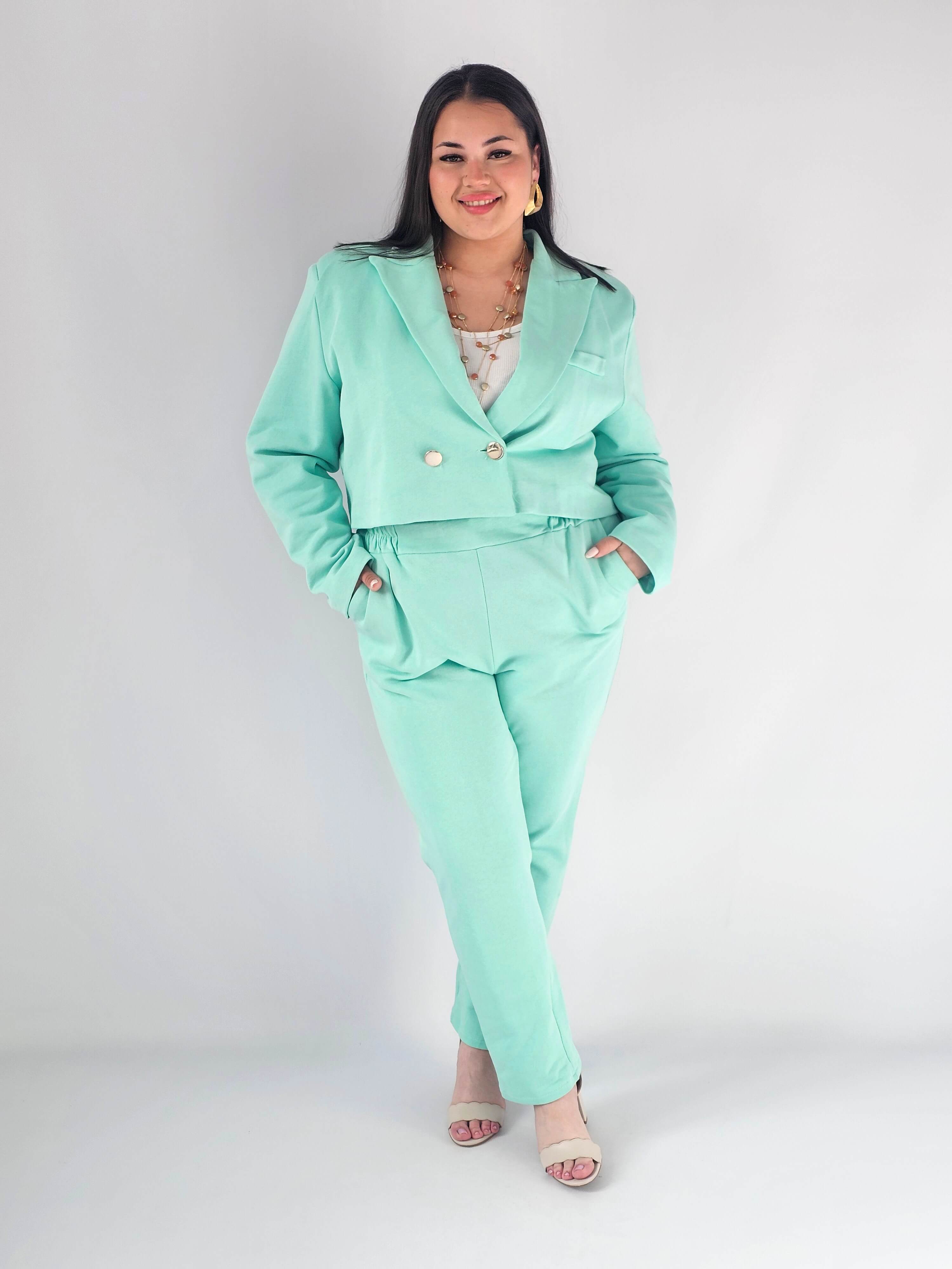 Garnitur plus size z krótką marynarką i spodniami XXL Stylowa XL