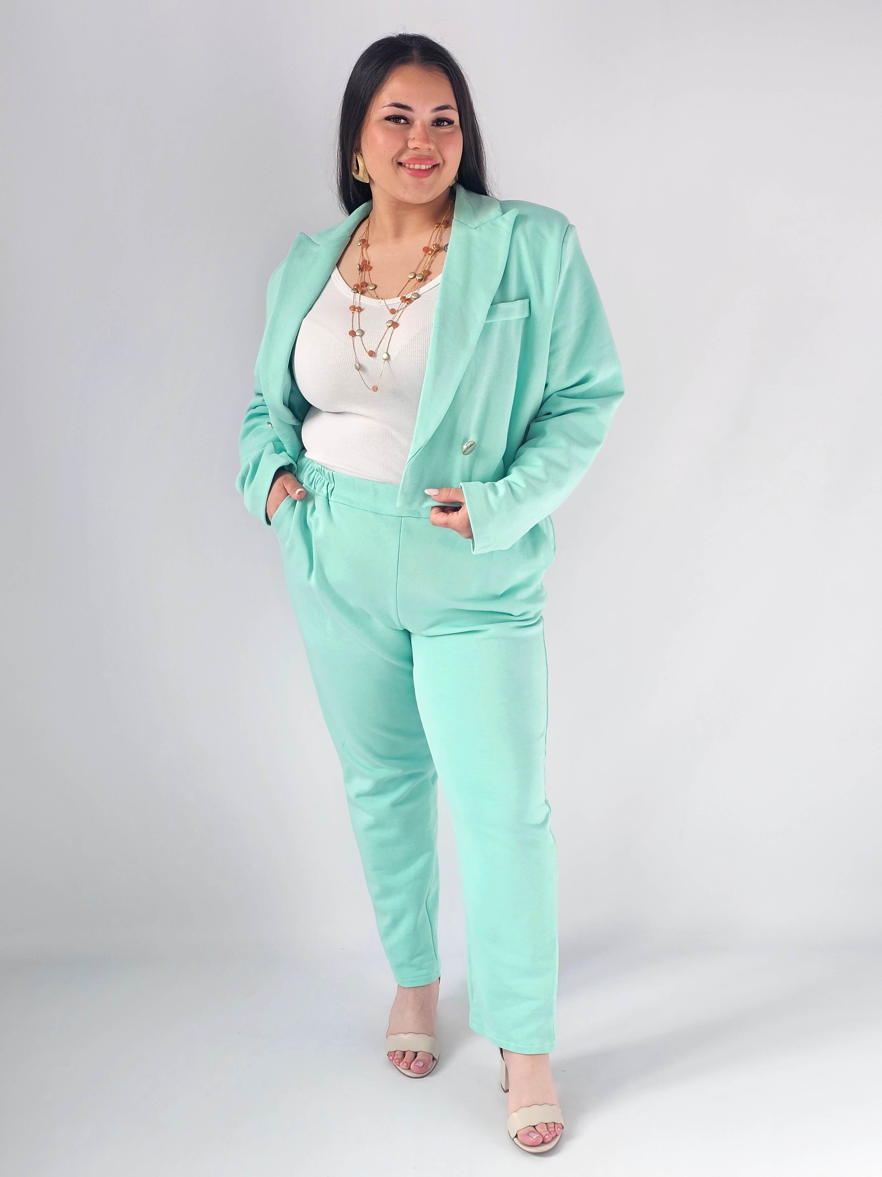 Garnitur plus size z krótką marynarką i spodniami XXL Stylowa XL