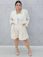 Garniturowy komplet z krótką marynarką i szortami -  w 6 kolorach Stylowa XL