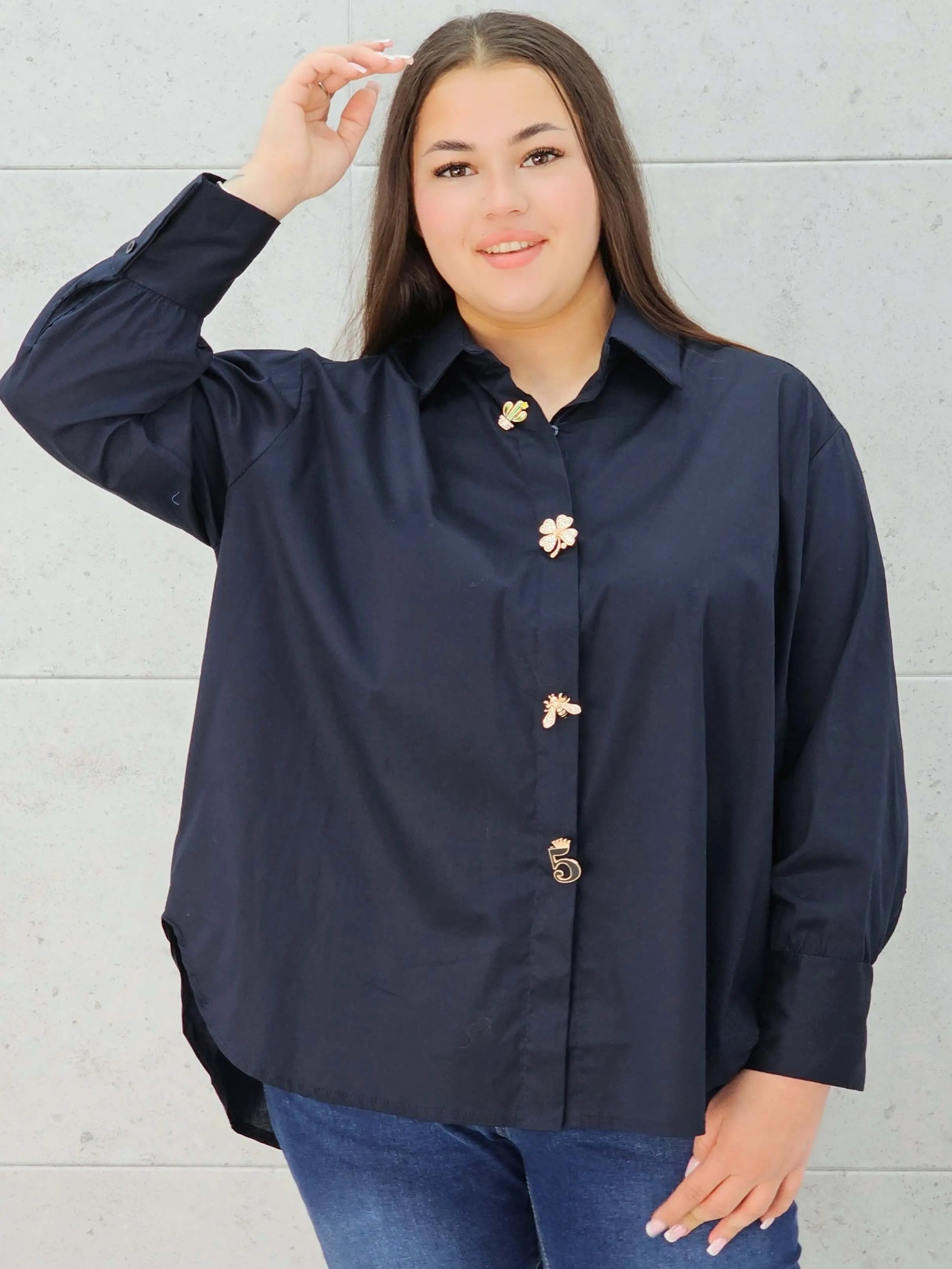 Granatowa koszula plus size z biżuteryjnym akcentem Stylowa XL