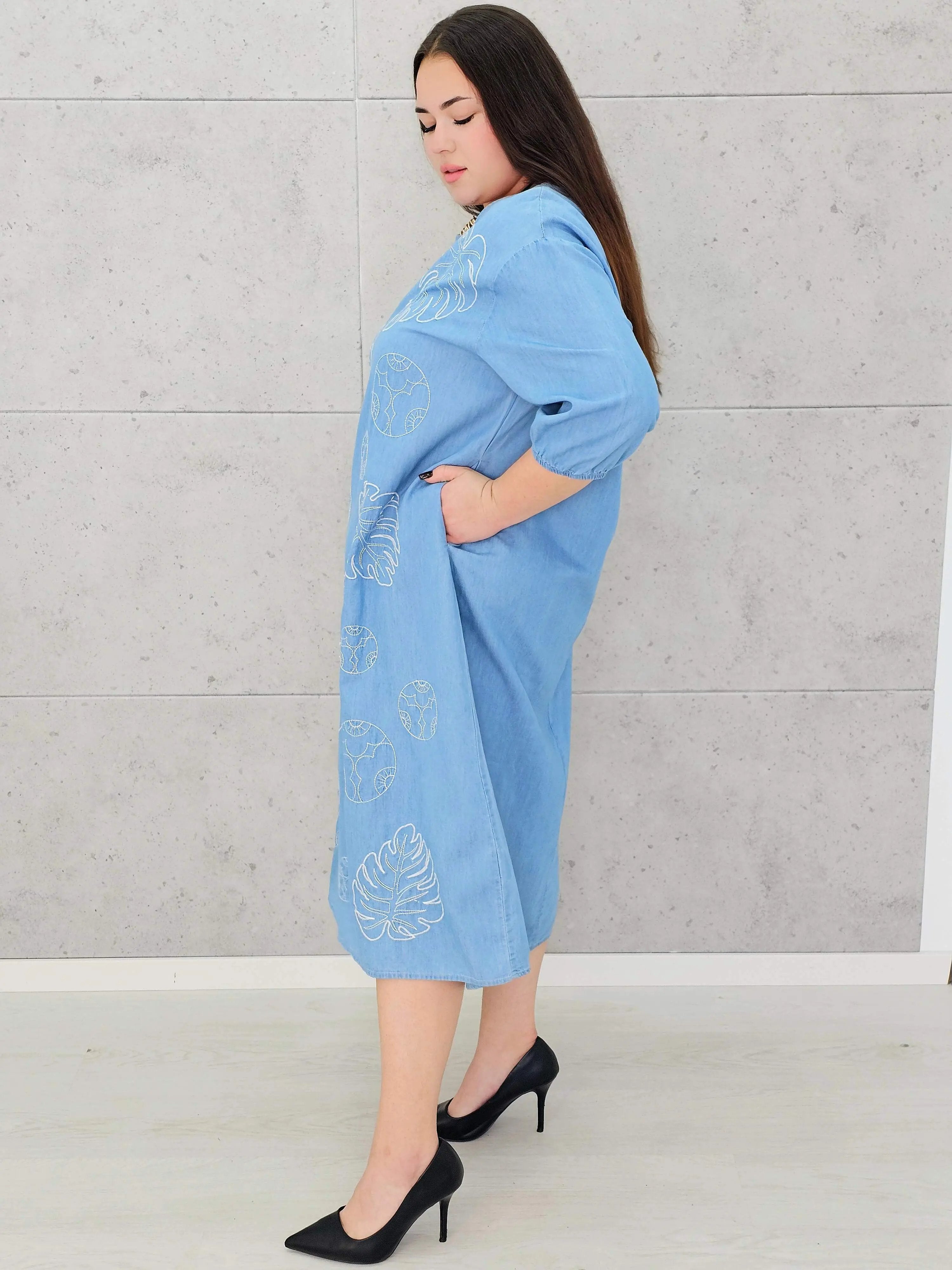 Jeansowa sukienka oversize z haftem moda dla kobiet plus size Stylowa XL