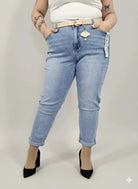 Jeansy plus size M'sara  mom fit z jasnego denimu – wygodne spodnie damskie XXL Stylowa XL