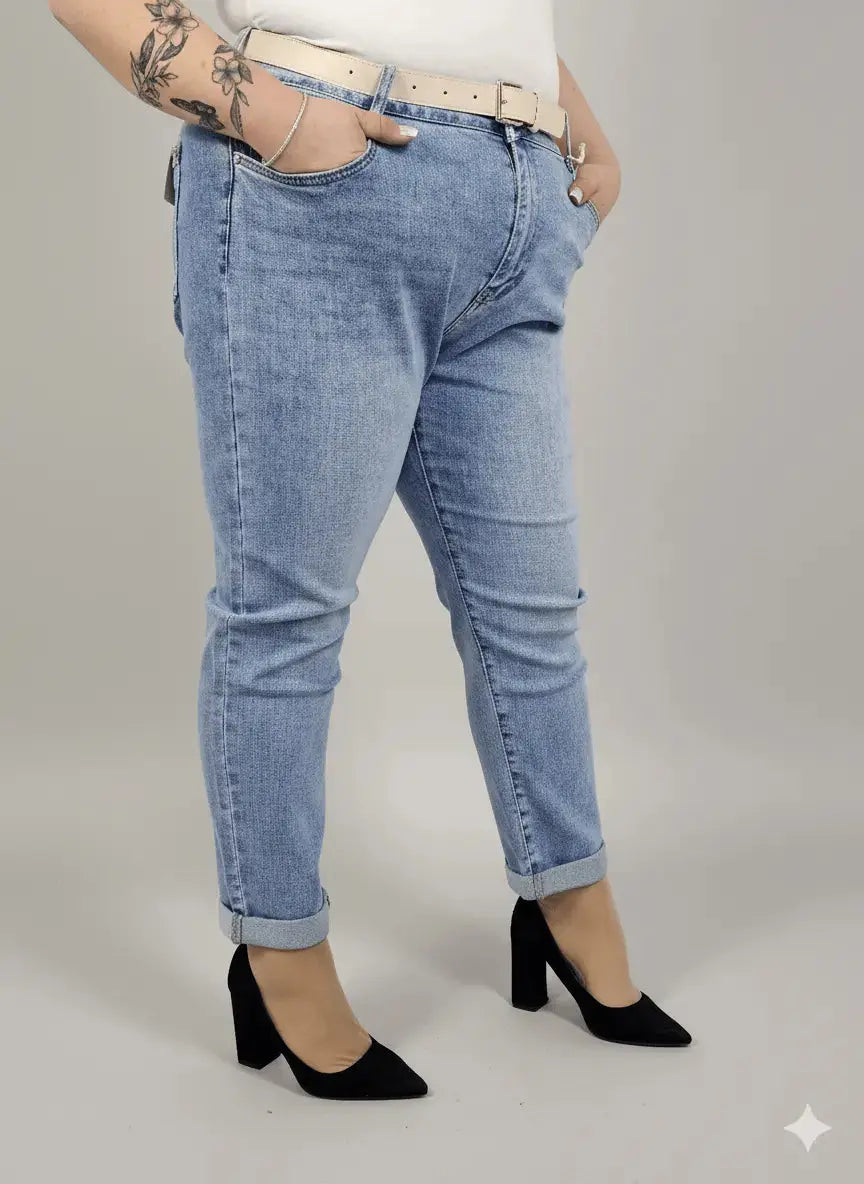 Jeansy plus size M'sara  mom fit z jasnego denimu – wygodne spodnie damskie XXL Stylowa XL