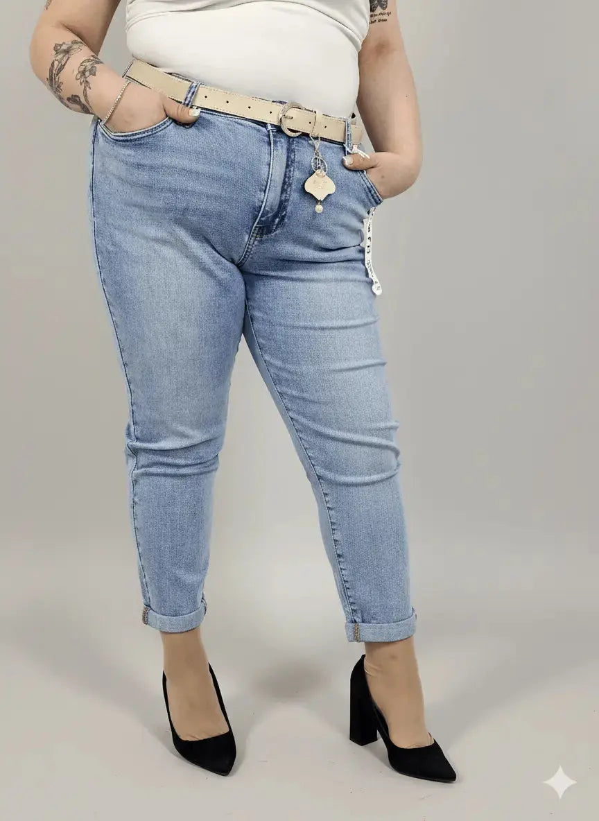 Jeansy plus size M'sara  mom fit z jasnego denimu – wygodne spodnie damskie XXL Stylowa XL