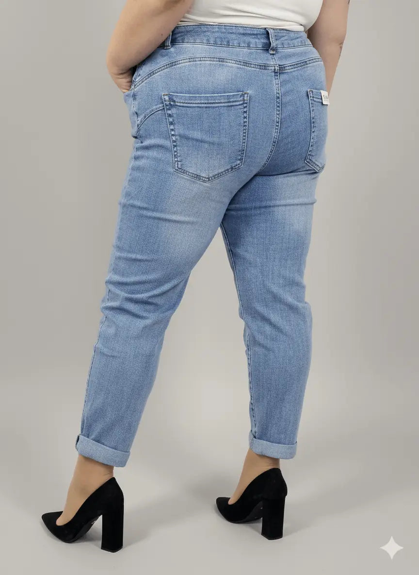 Jeansy plus size mom fit z przetarciami – modne spodnie damskie XXL Stylowa XL