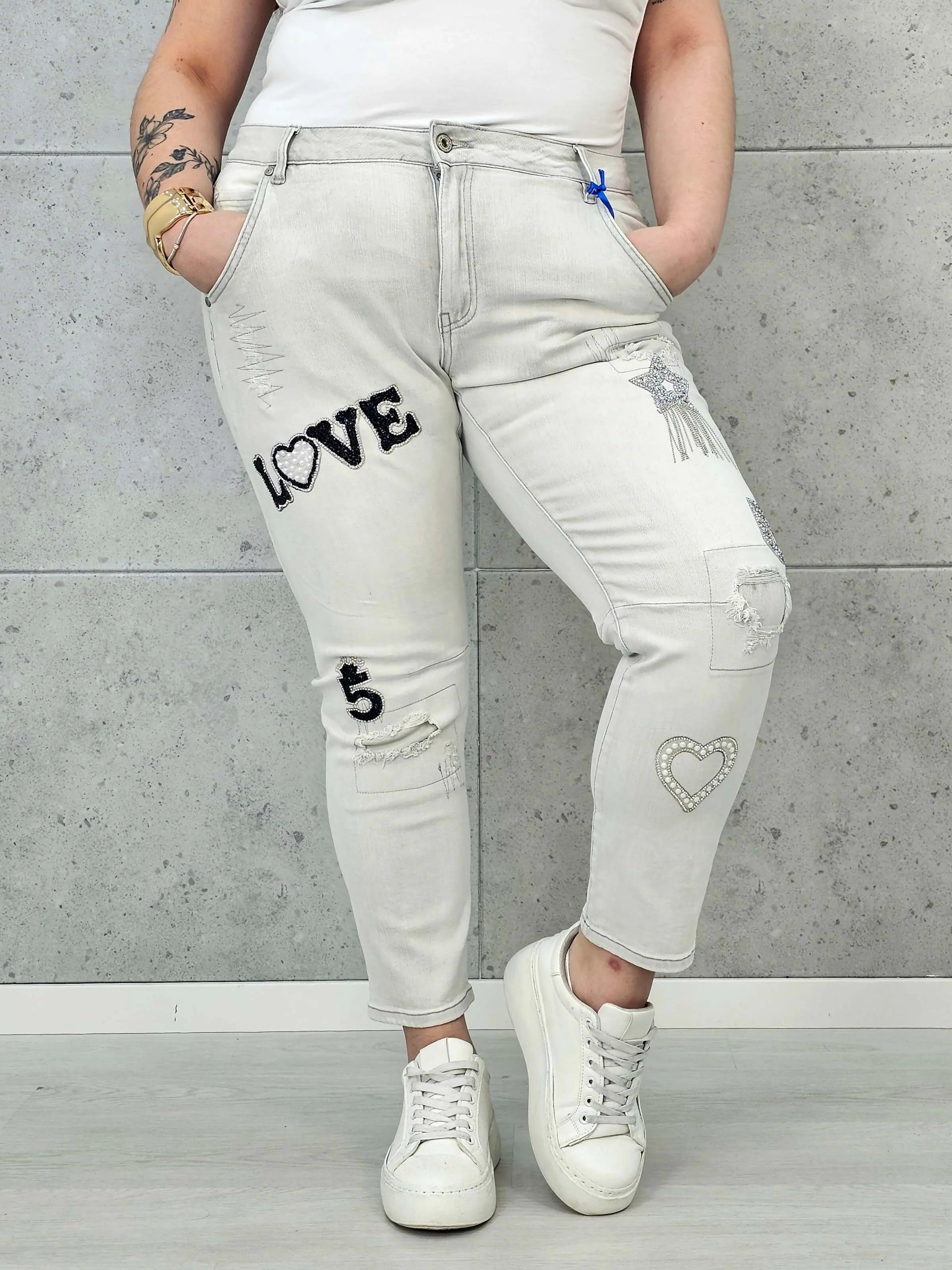 Jeansy plus size w szarym denimie – modne spodnie XXL dla kobiet Stylowa XL