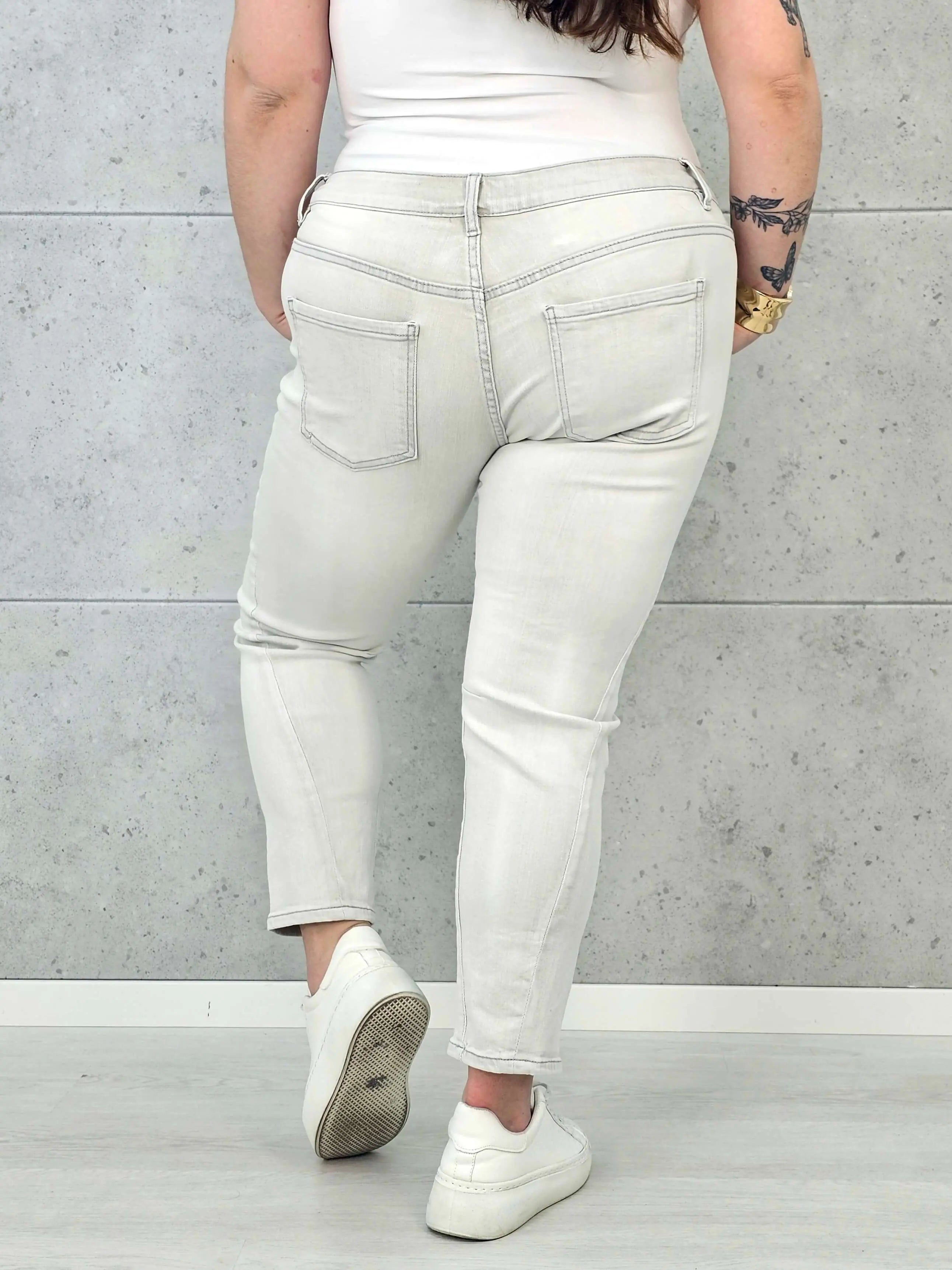 Jeansy plus size w szarym denimie – modne spodnie XXL dla kobiet Stylowa XL