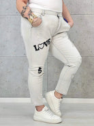 Jeansy plus size w szarym denimie – modne spodnie XXL dla kobiet Stylowa XL