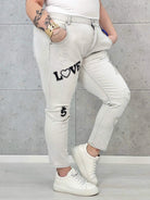 Jeansy plus size w szarym denimie – modne spodnie XXL dla kobiet Stylowa XL