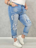 Jeansy plus size z koronkowymi wstawkami – kobiecy denim XXL na co dzień Stylowa XL