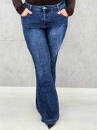 Jeansy plus size z rozszerzaną nogawką – wygoda i modelujący krój Stylowa XL