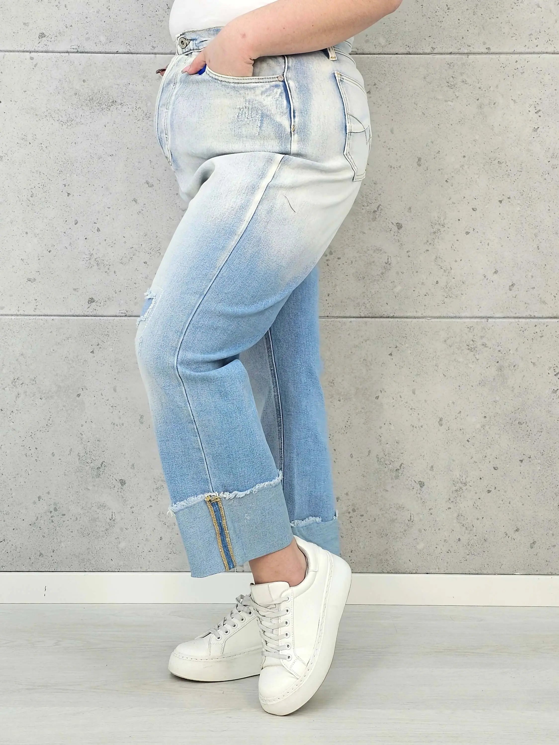 Jeansy plus size z szerokimi mankietami – wygodny denim XXL Stylowa XL