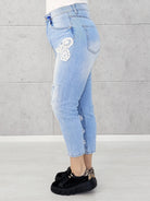 Jeansy z koronkowymi aplikacjami i sercem z cekinów Stylowa XL