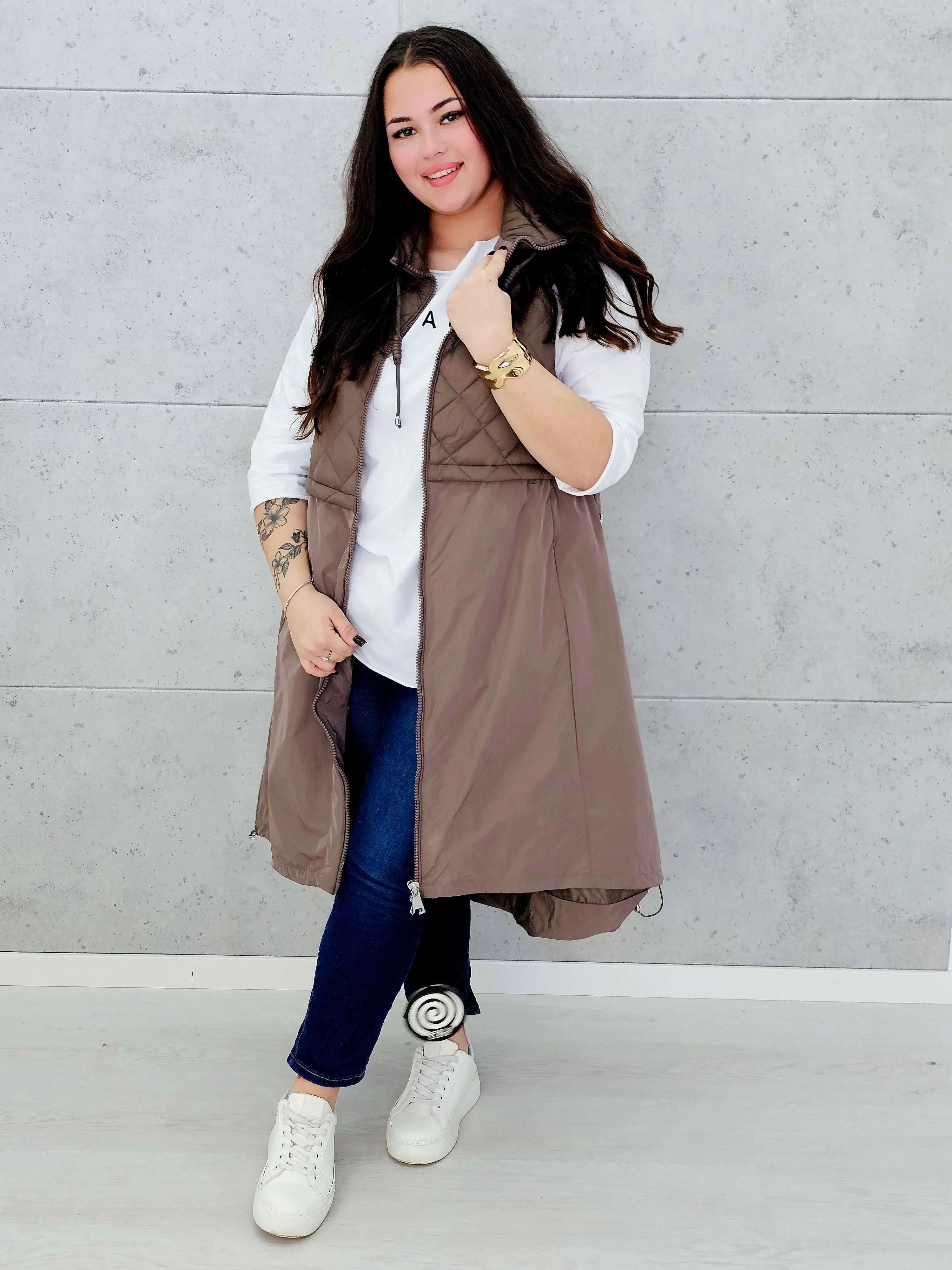 Kamizelka plus size długa z pikowaną górą – kolor i styl na chłodniejsze dni Stylowa XL