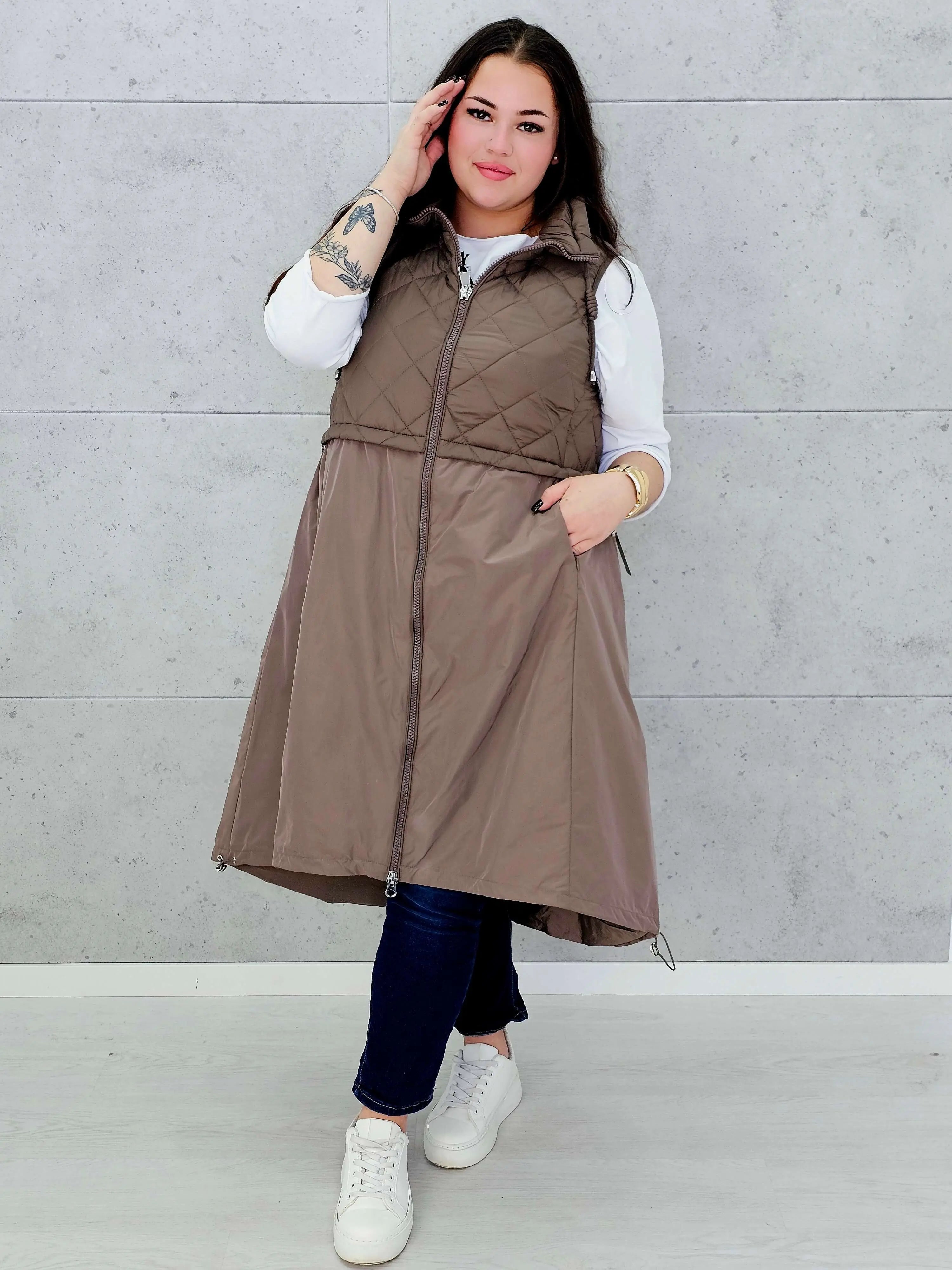 Kamizelka plus size długa z pikowaną górą – kolor i styl na chłodniejsze dni Stylowa XL