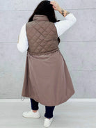 Kamizelka plus size długa z pikowaną górą – kolor i styl na chłodniejsze dni Stylowa XL