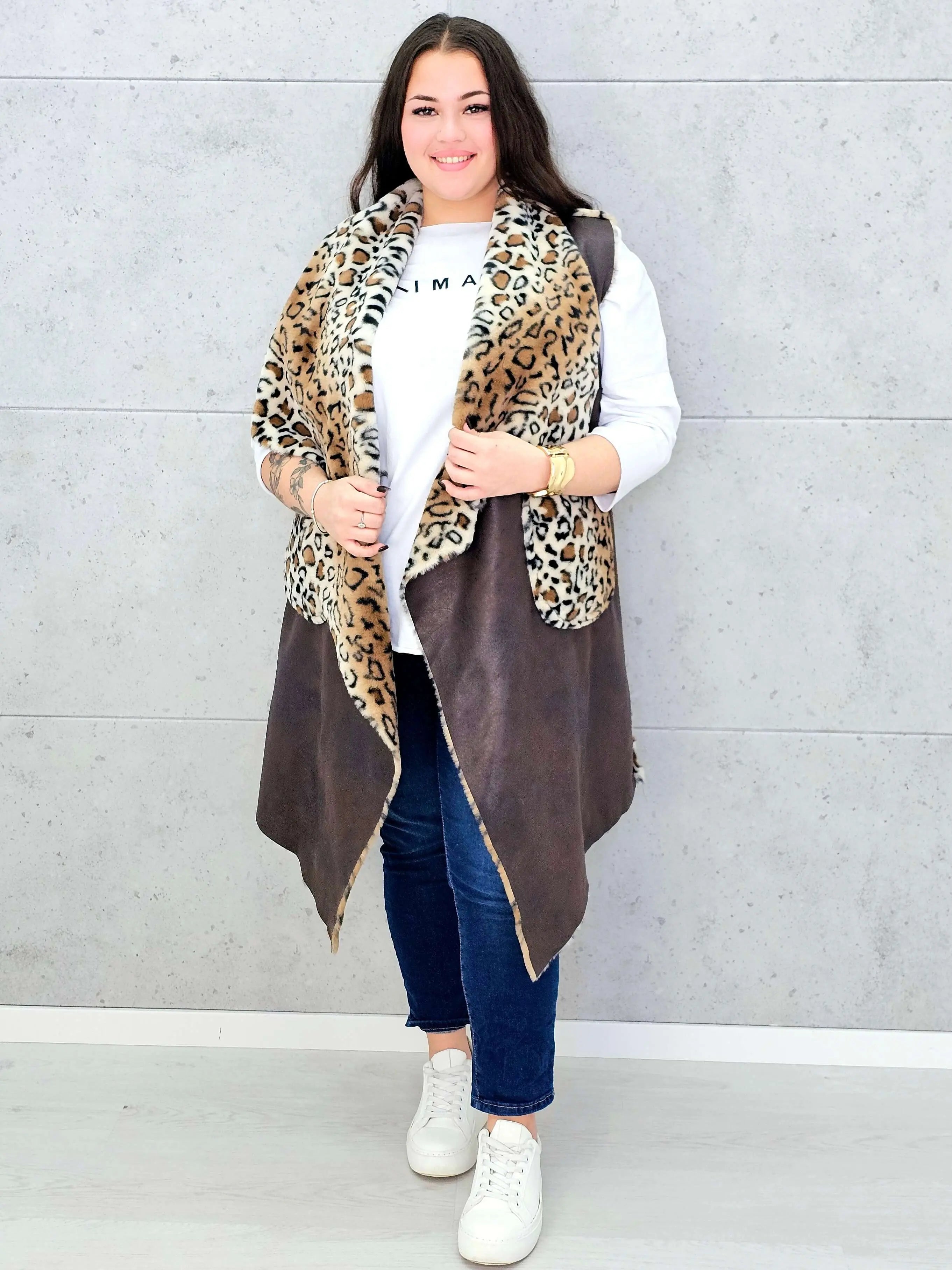 Kamizelka plus size z futerkiem w zwierzęcy wzór – modny akcent i ciepło w jednym Stylowa XL