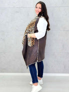 Kamizelka plus size z futerkiem w zwierzęcy wzór – modny akcent i ciepło w jednym Stylowa XL