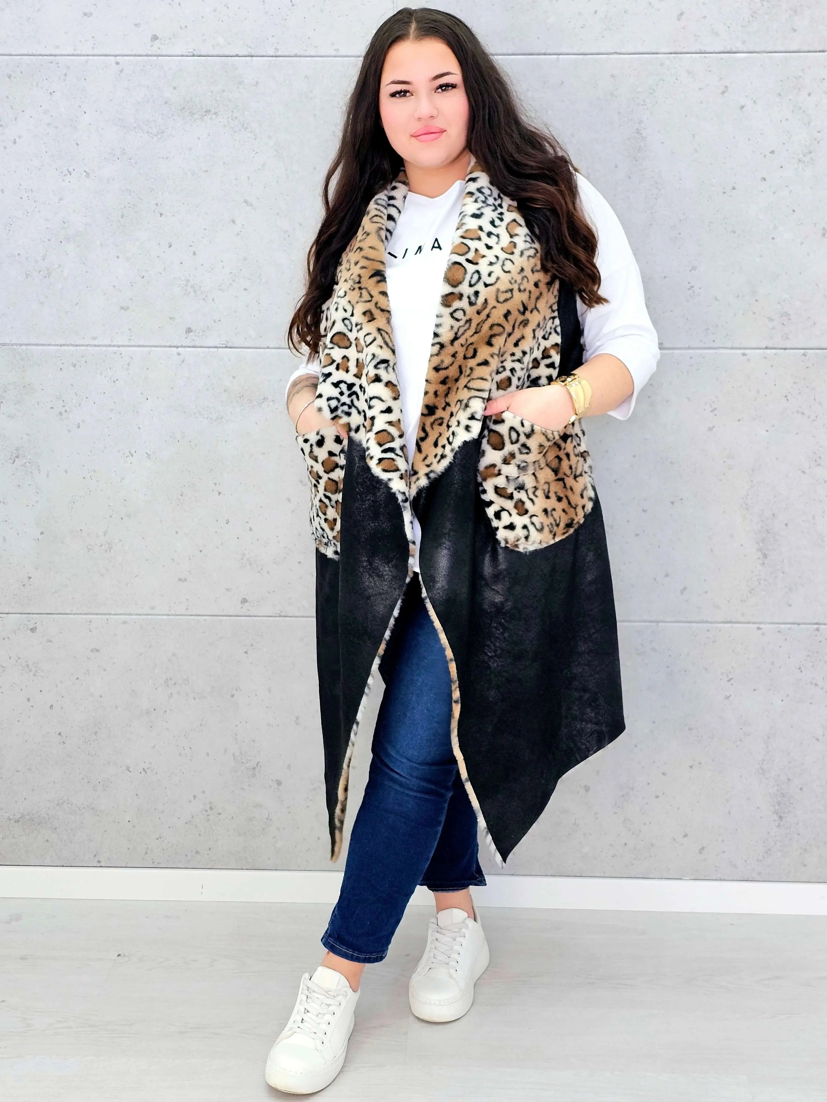 Kamizelka plus size z futerkiem w zwierzęcy wzór – modny akcent i ciepło w jednym Stylowa XL