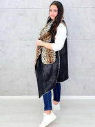 Kamizelka plus size z futerkiem w zwierzęcy wzór – modny akcent i ciepło w jednym Stylowa XL