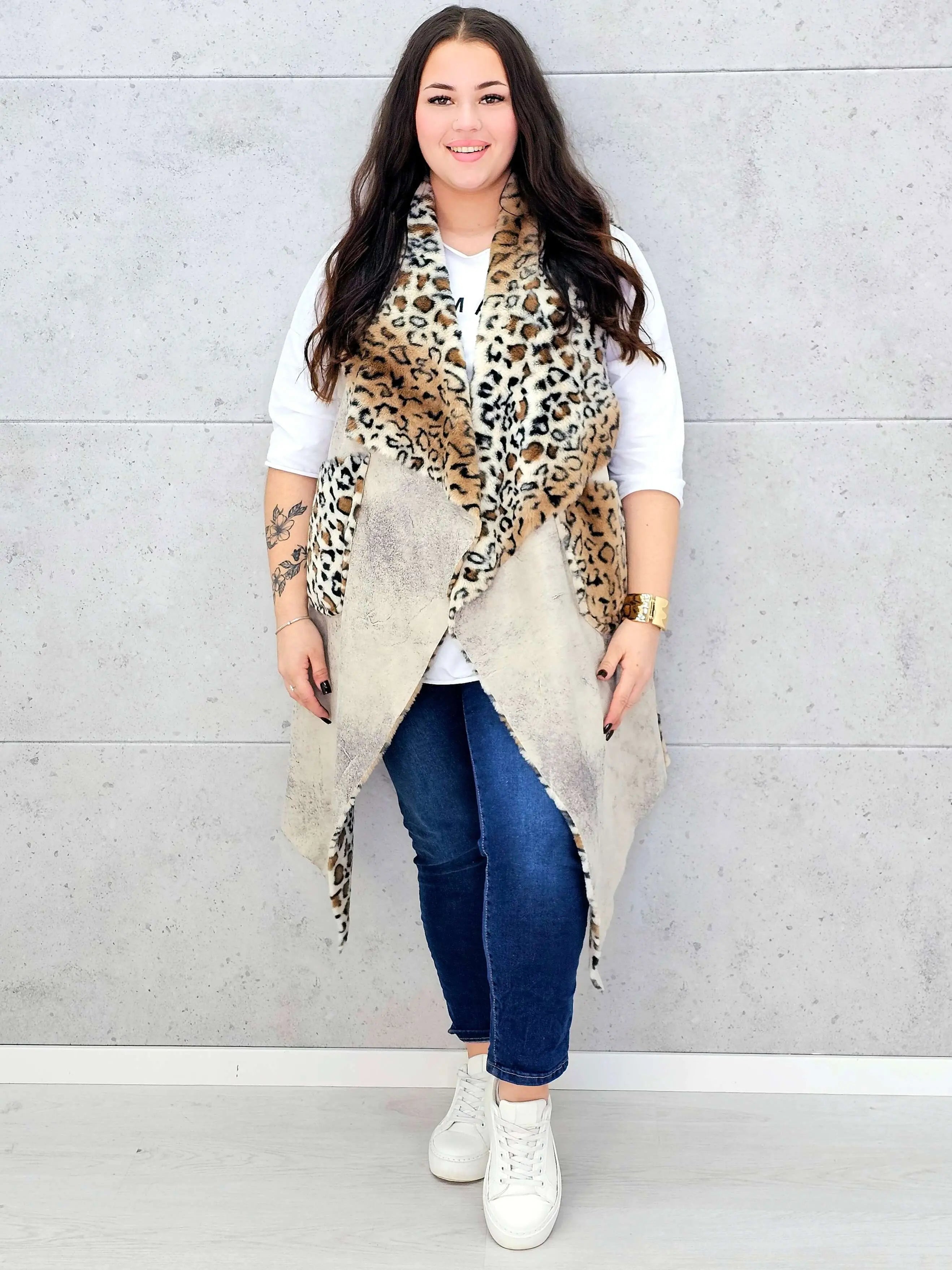 Kamizelka plus size z futerkiem w zwierzęcy wzór – modny akcent i ciepło w jednym Stylowa XL