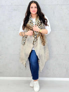 Kamizelka plus size z futerkiem w zwierzęcy wzór – modny akcent i ciepło w jednym Stylowa XL