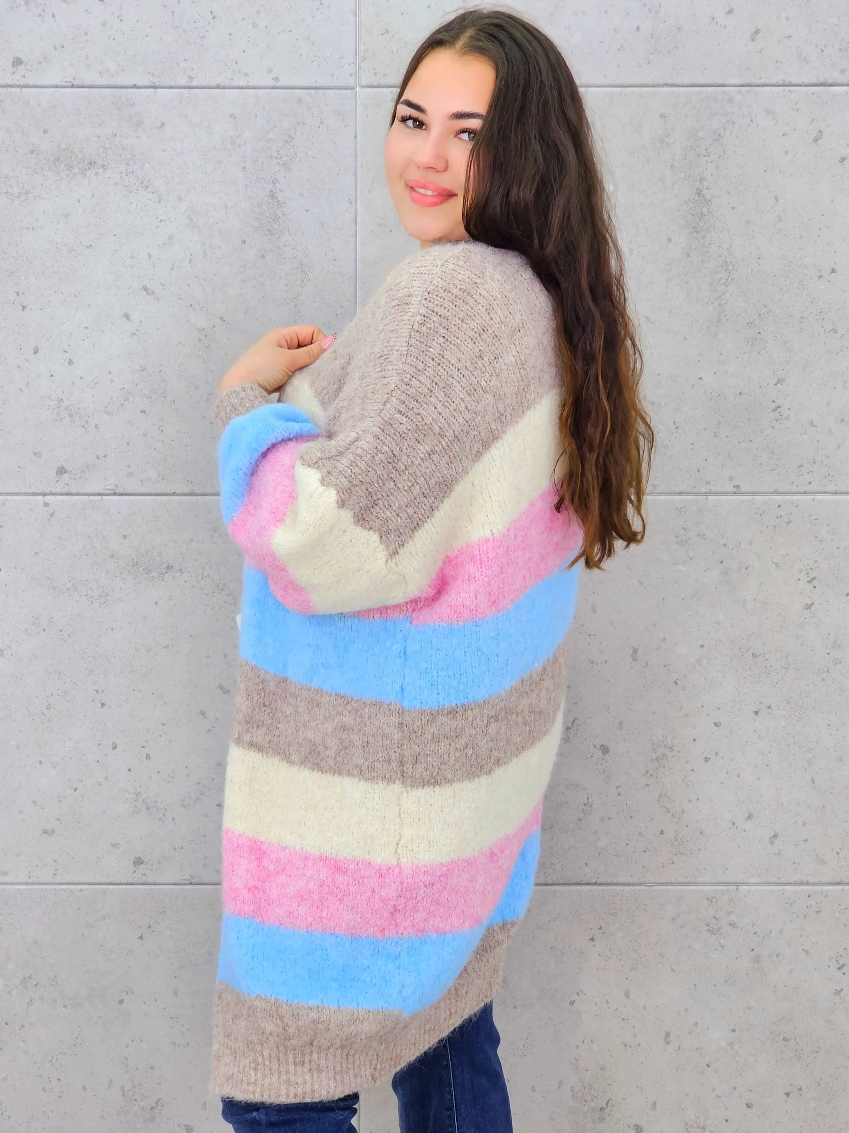 Kardigan plus size – stylowy, wygodny i kobiecy wybór na każdą okazję Stylowa XL