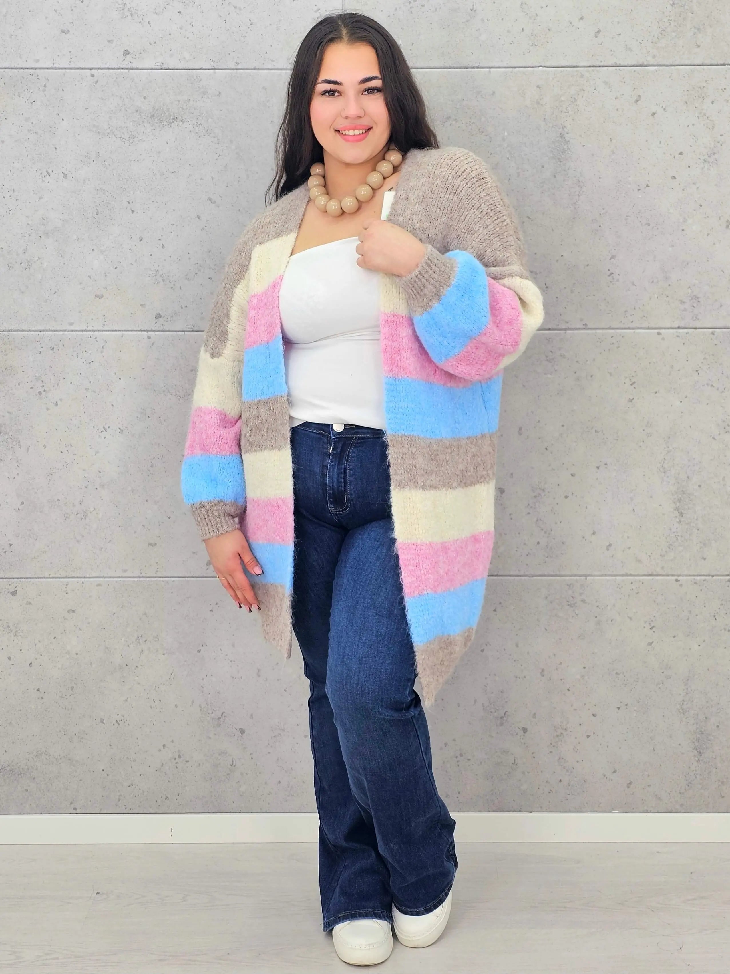 Kardigan plus size – stylowy, wygodny i kobiecy wybór na każdą okazję Stylowa XL