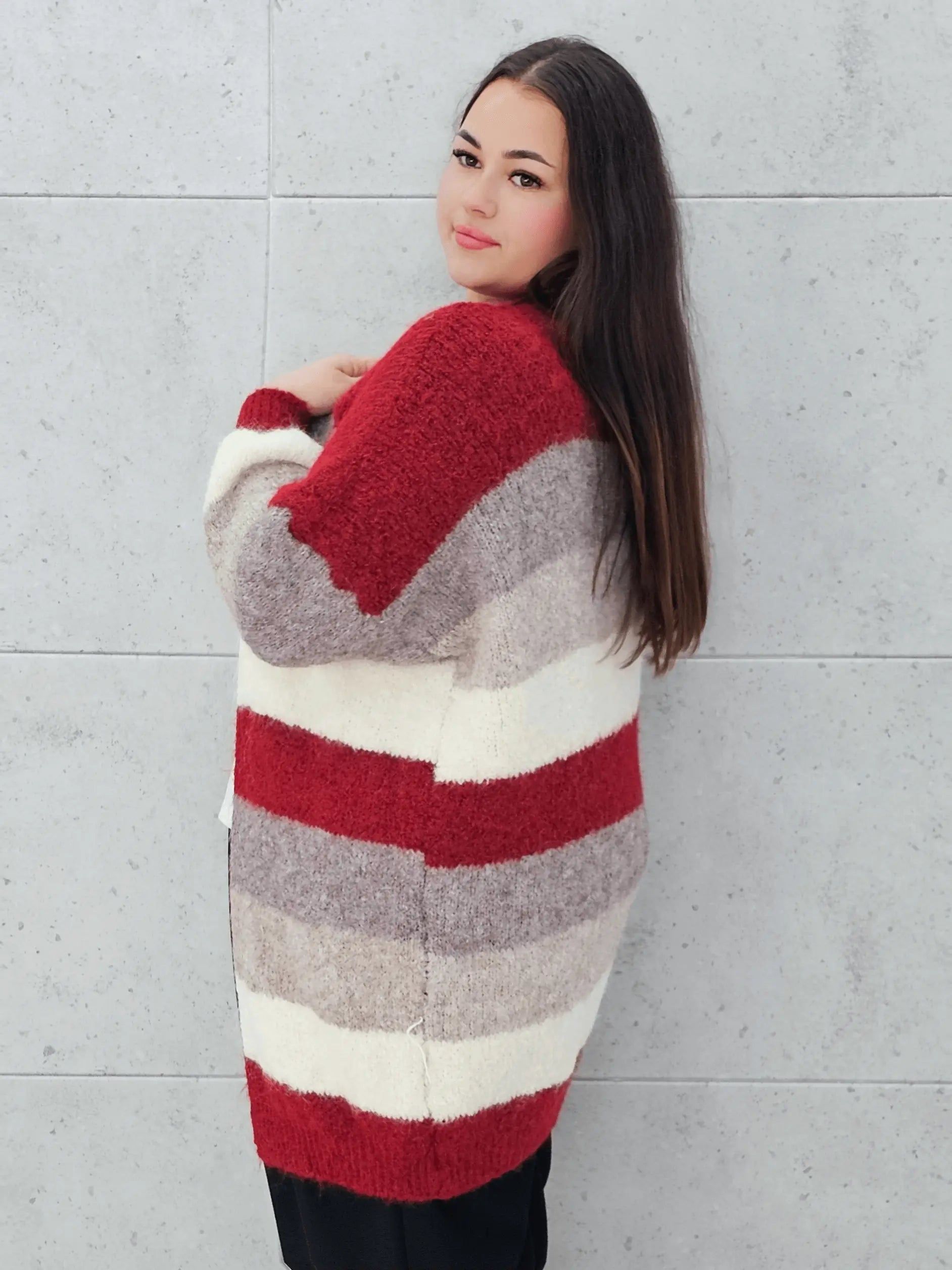 Kardigan plus size – stylowy, wygodny i kobiecy wybór na każdą okazję Stylowa XL