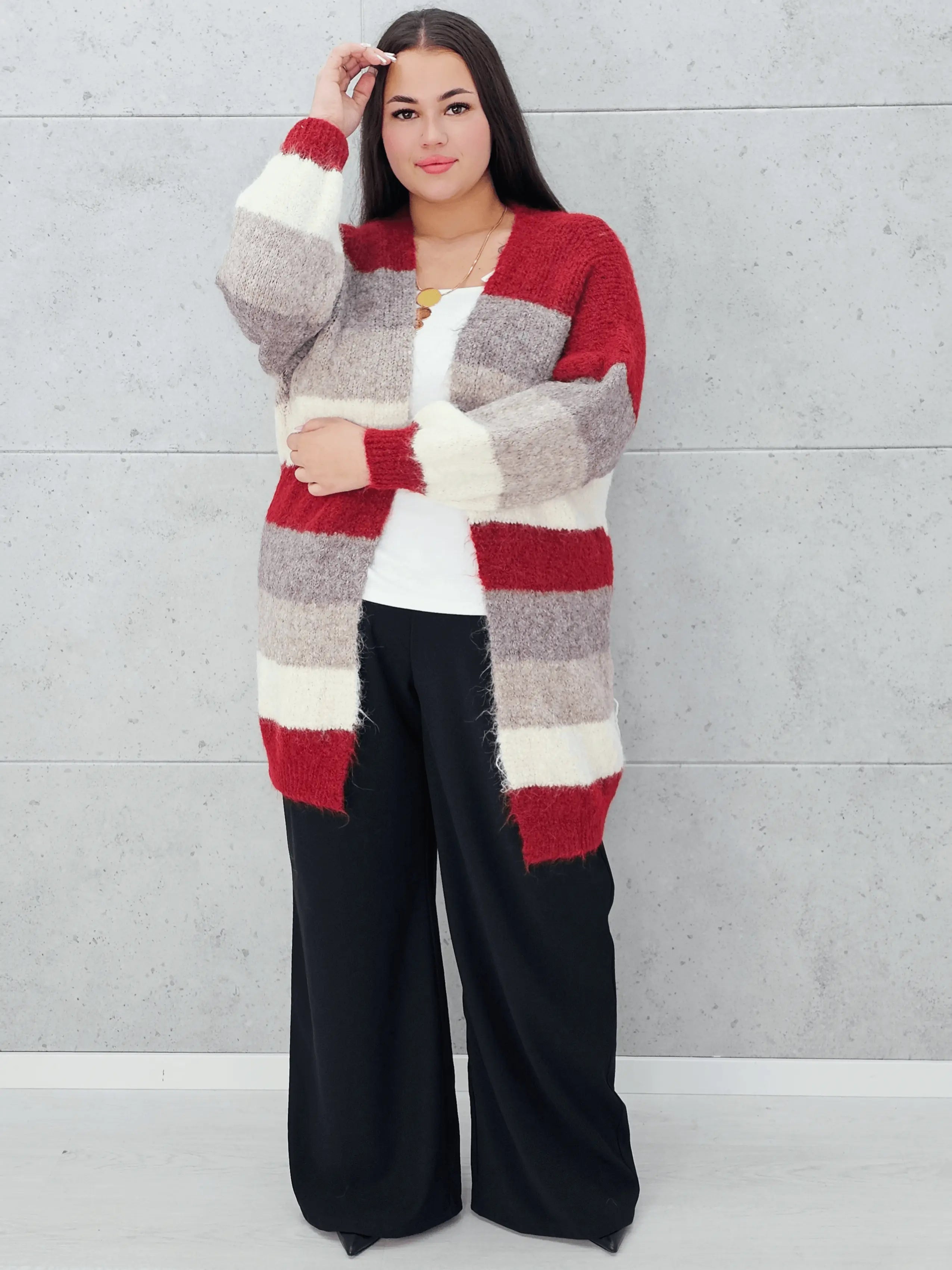 Kardigan plus size – stylowy, wygodny i kobiecy wybór na każdą okazję Stylowa XL