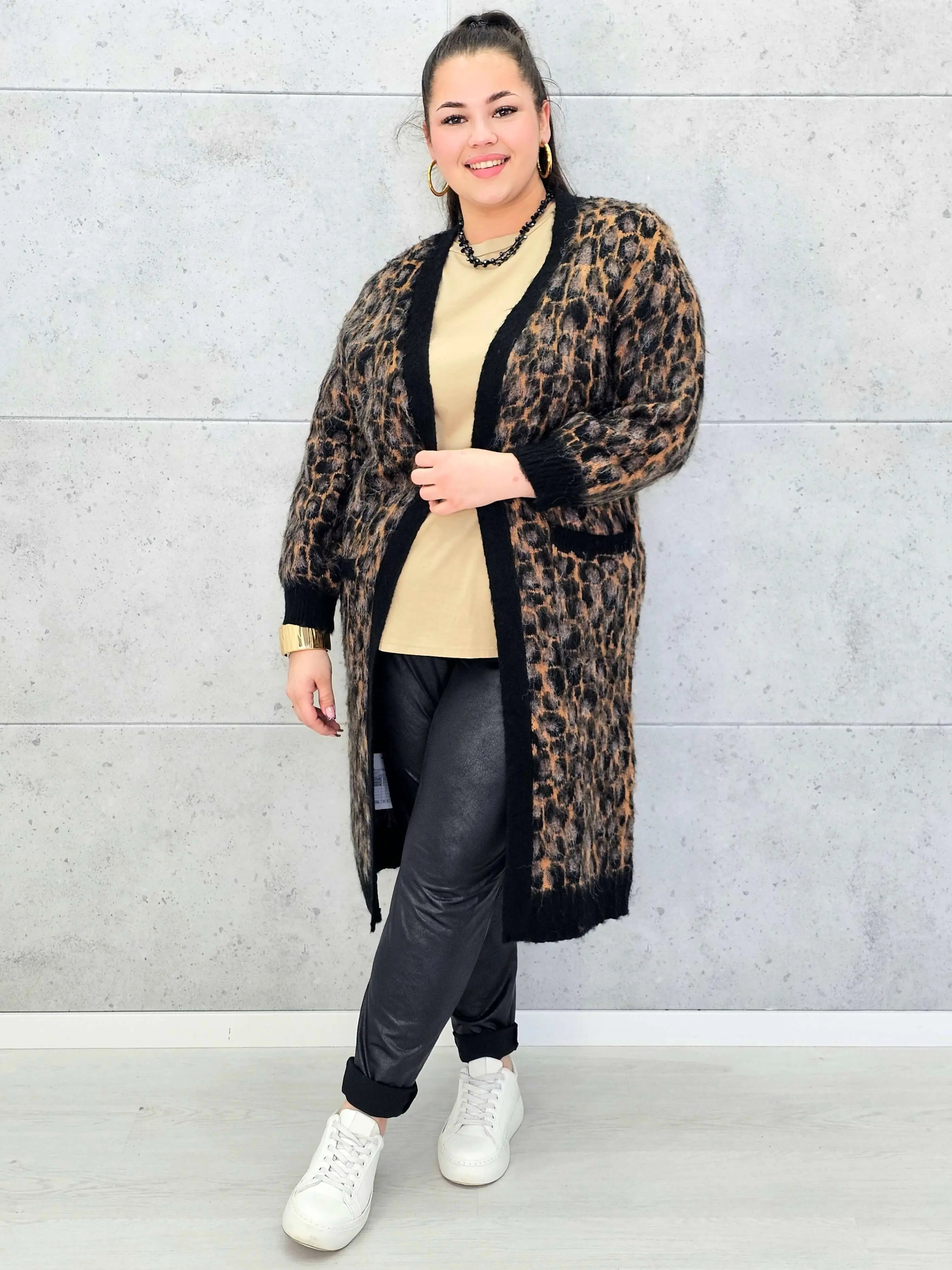 Kardigan plus size z motywem panterki – długi, ciepły i stylowy model plus size Stylowa XL