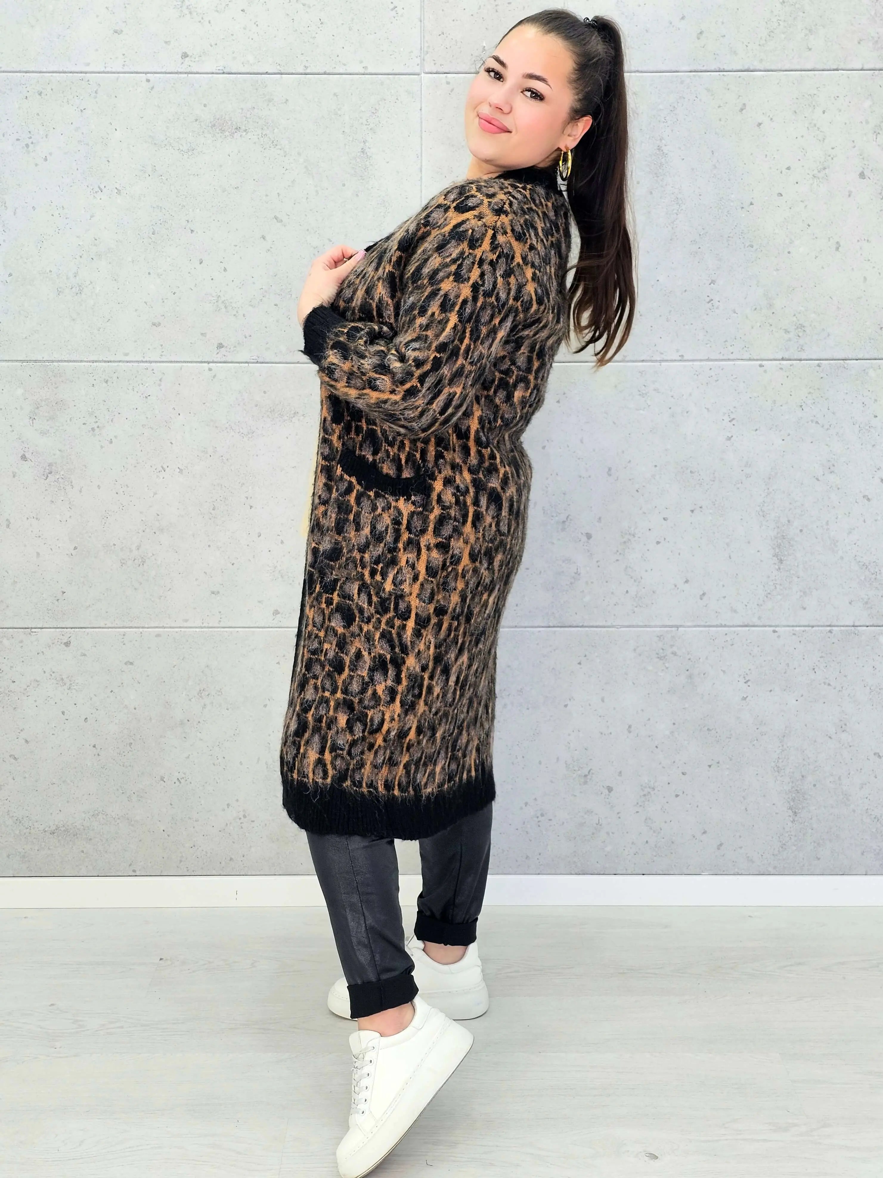 Kardigan plus size z motywem panterki – długi, ciepły i stylowy model plus size Stylowa XL
